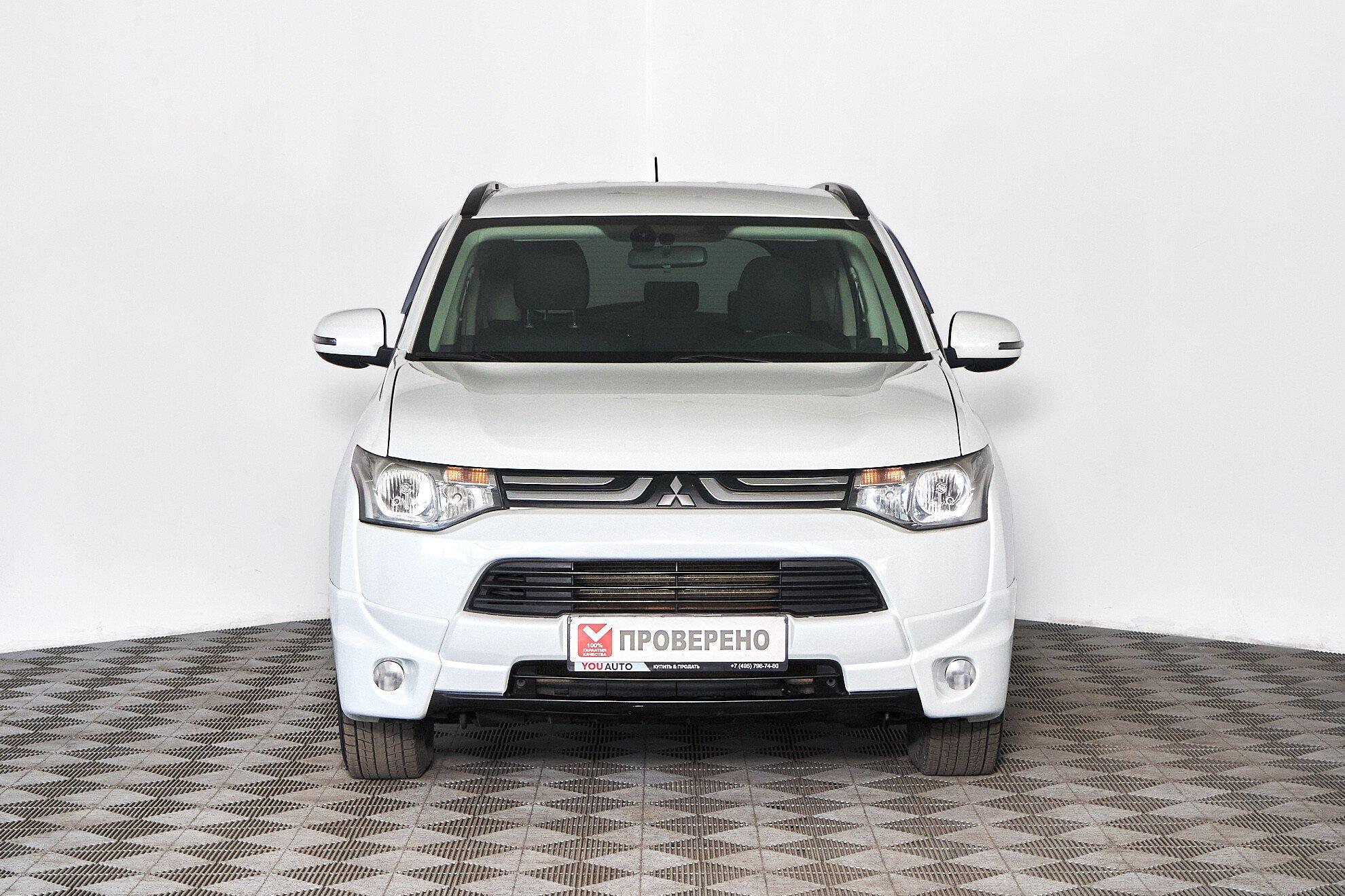 Mitsubishi Outlander 2013, белый