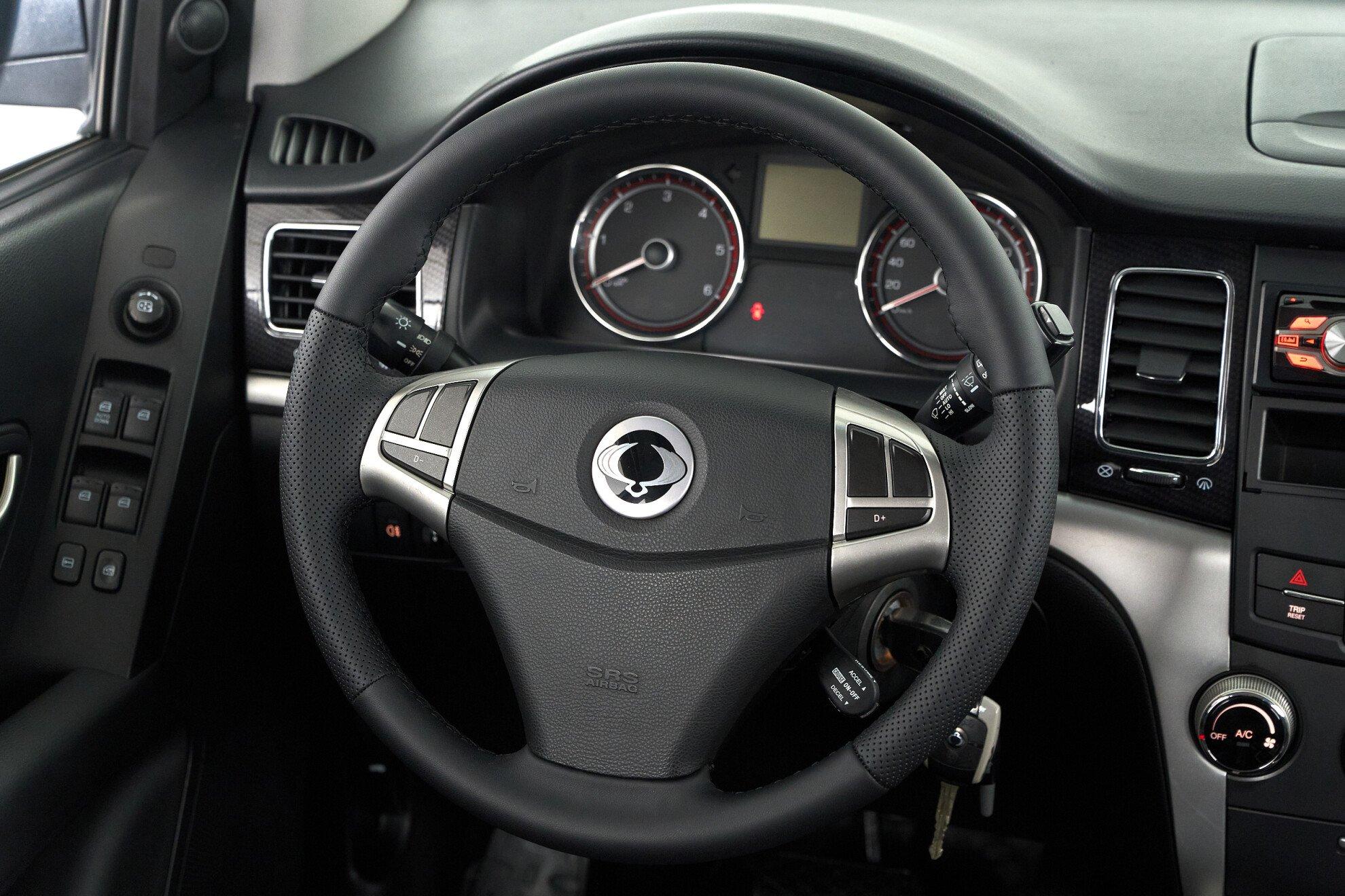 SsangYong Actyon 2012, серебряный