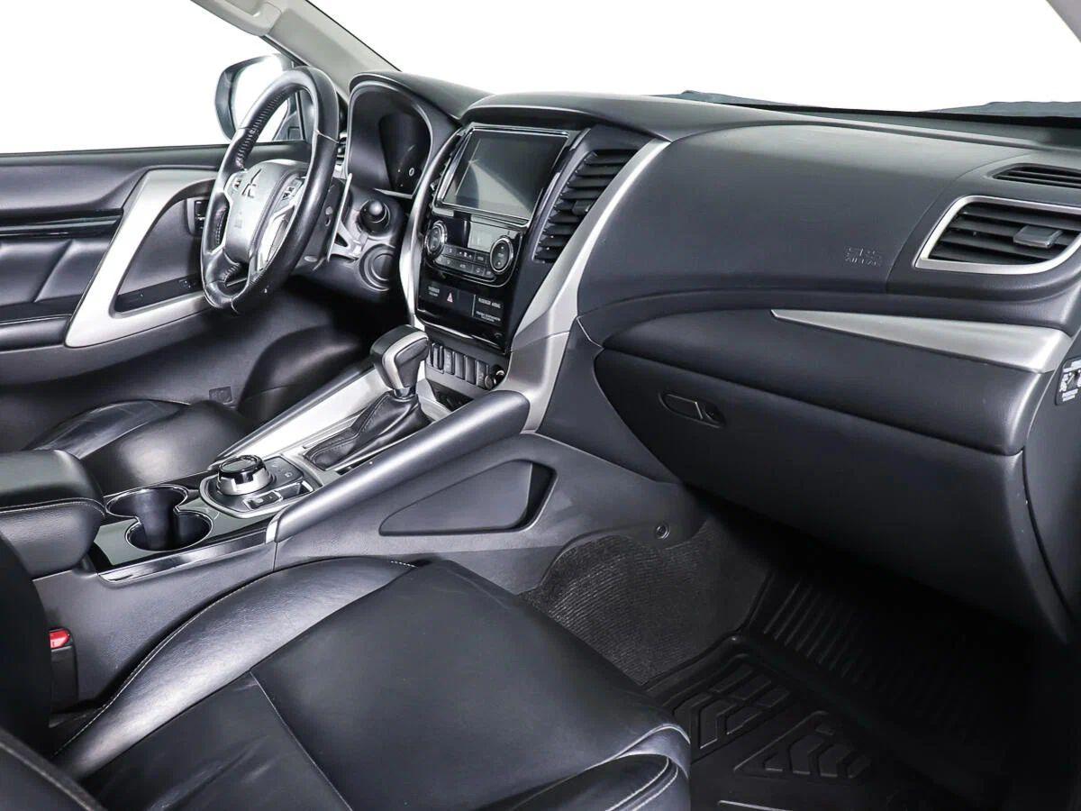Mitsubishi Pajero Sport 2019, белый