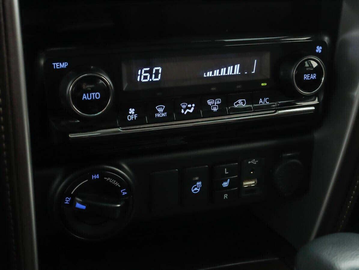 Toyota Fortuner 2020, черный