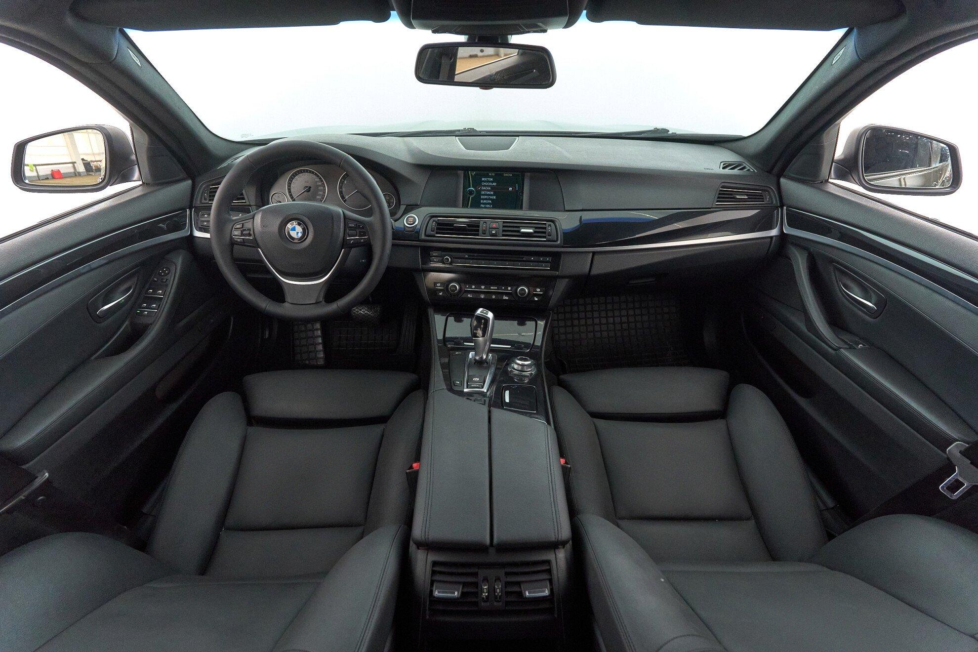 BMW 5 серии 2012, черный