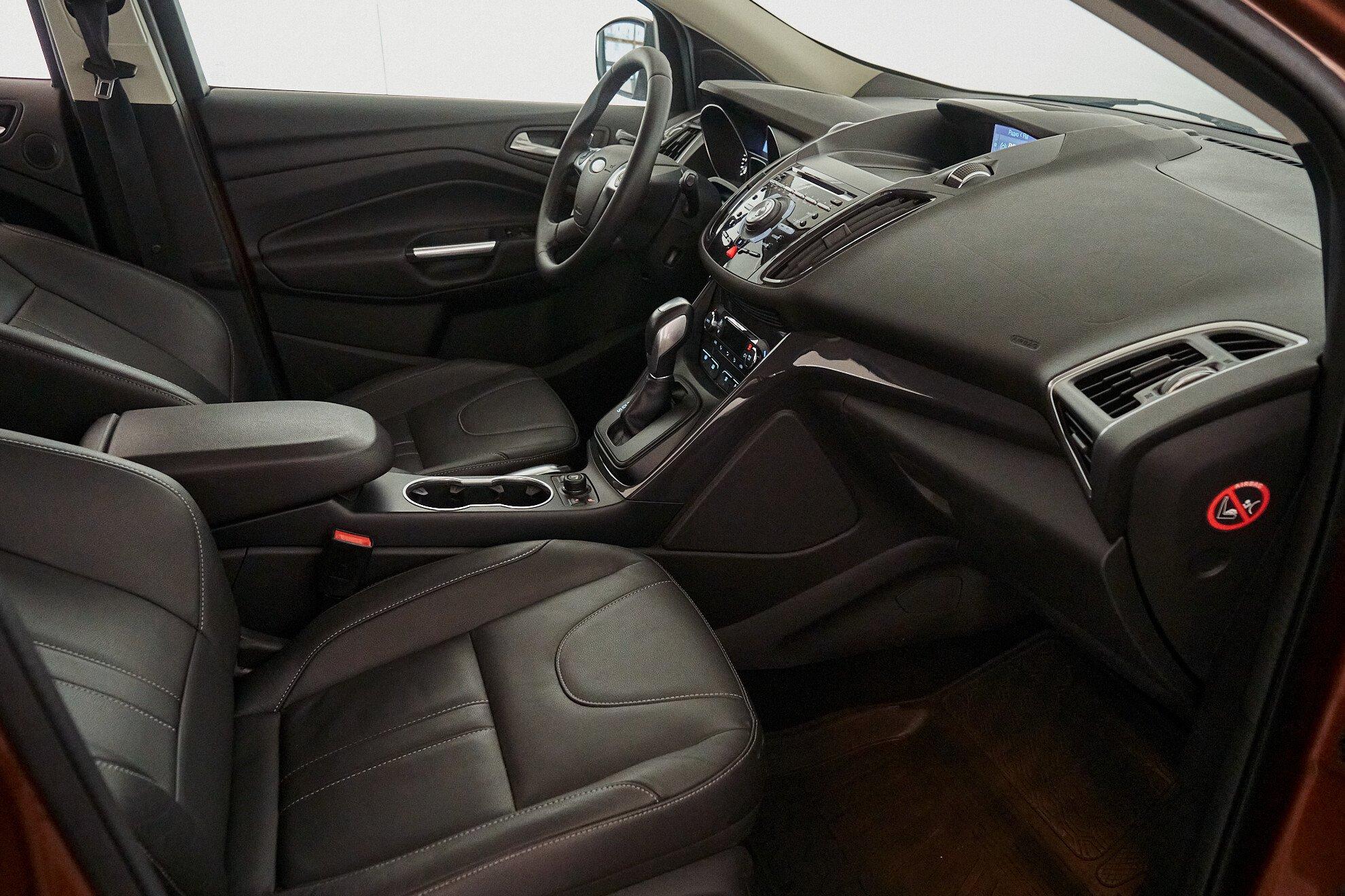 Ford Kuga 2013, коричневый