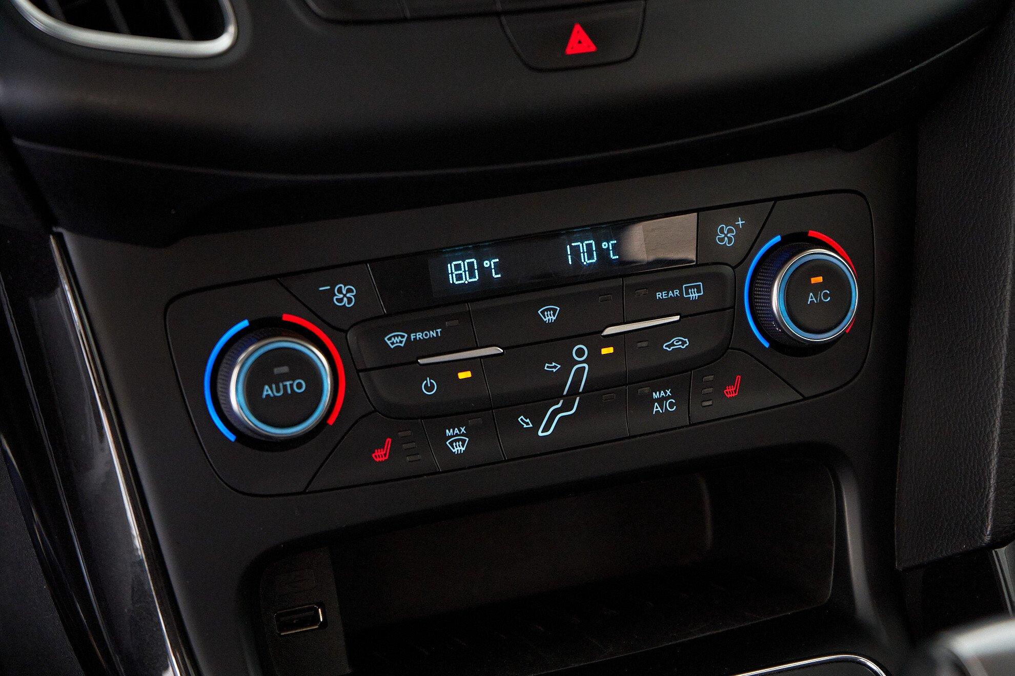 Ford Focus 2018, черный