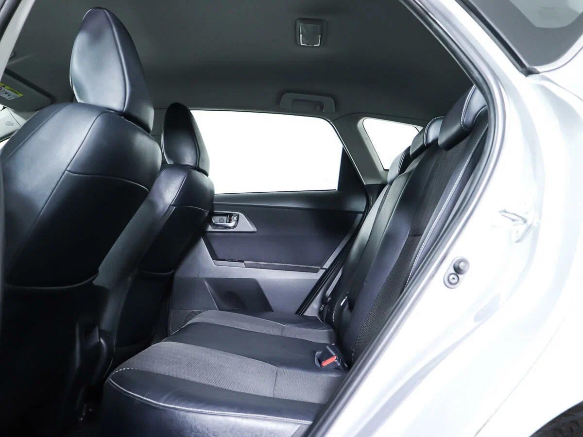 Toyota Auris 2014, серебряный