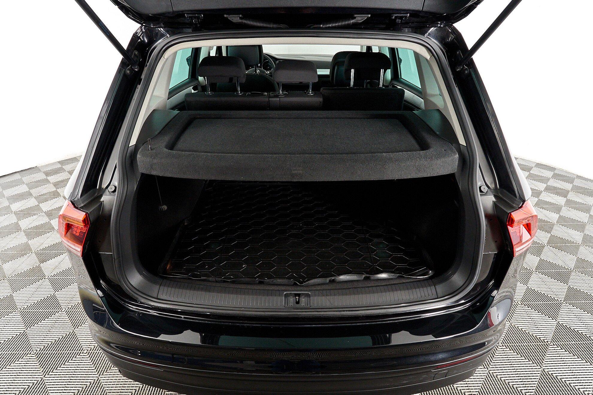 Volkswagen Tiguan 2017, черный
