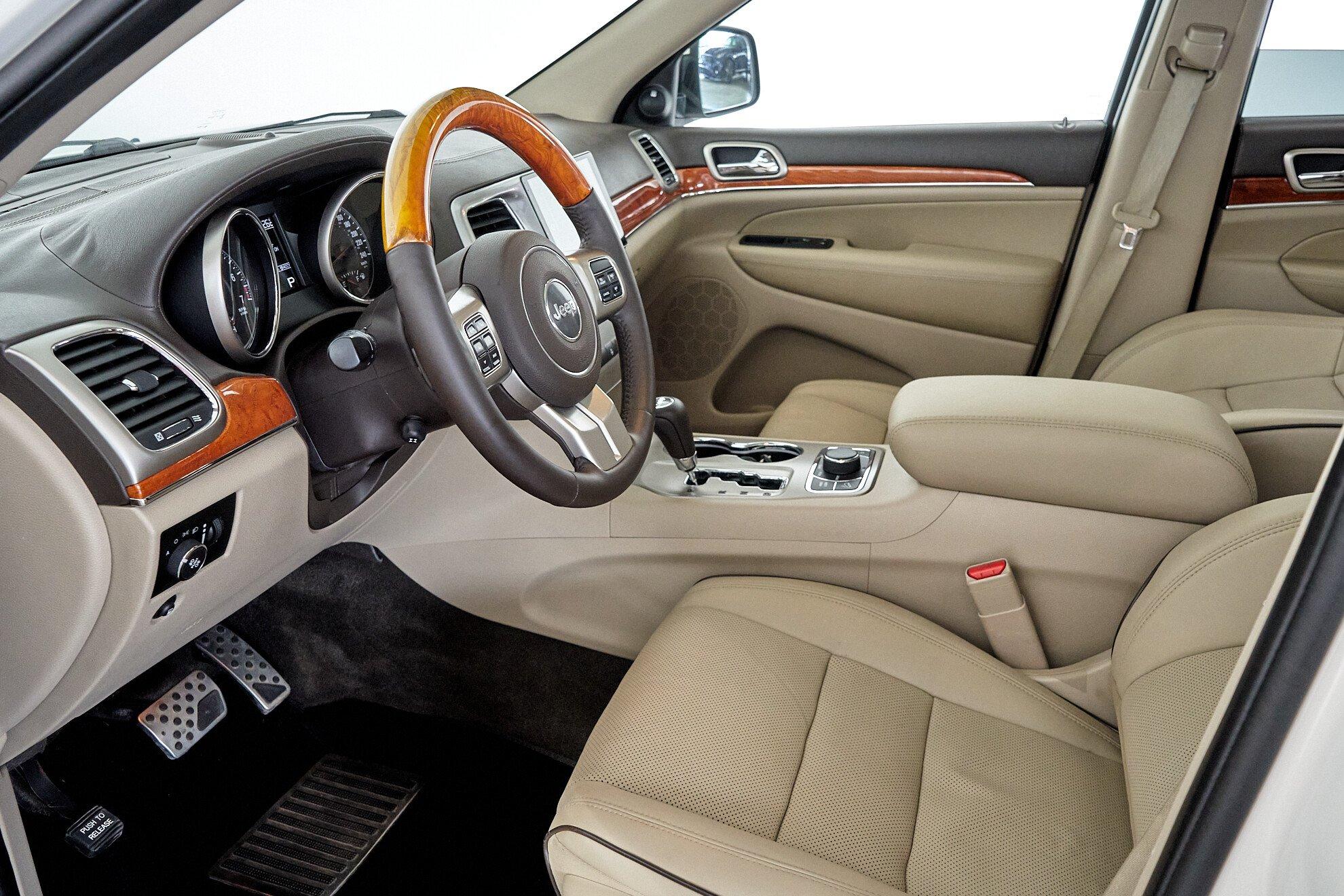 Jeep Grand Cherokee 2010, белый