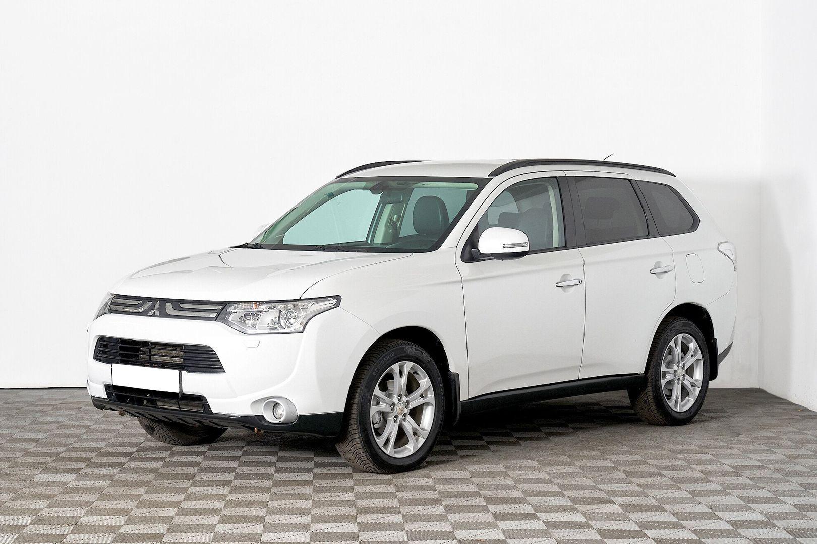 Mitsubishi Outlander 2013, белый