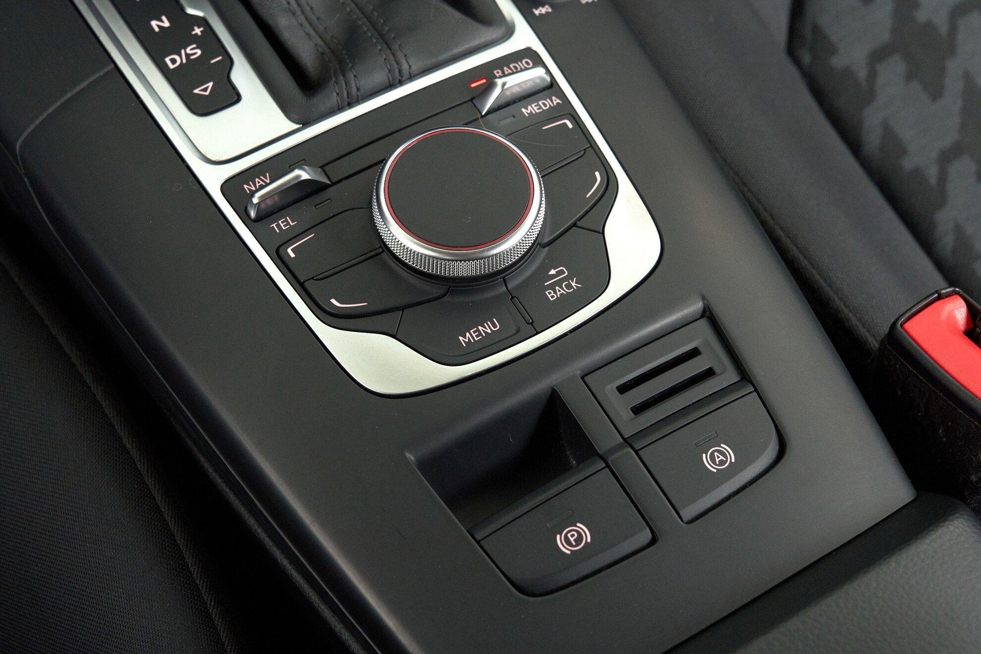 Audi A3 2016, белый