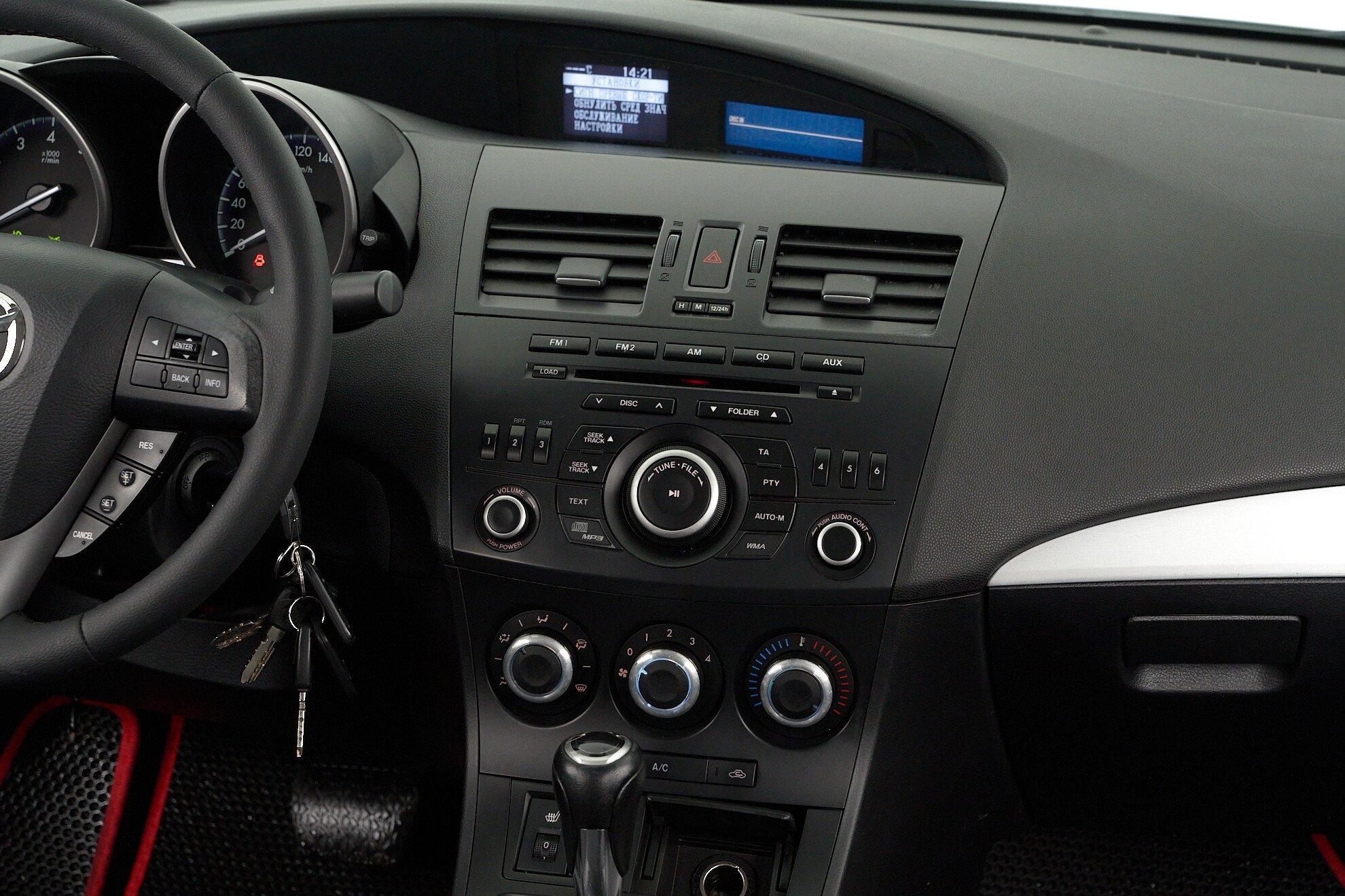 Mazda 3 2013, белый