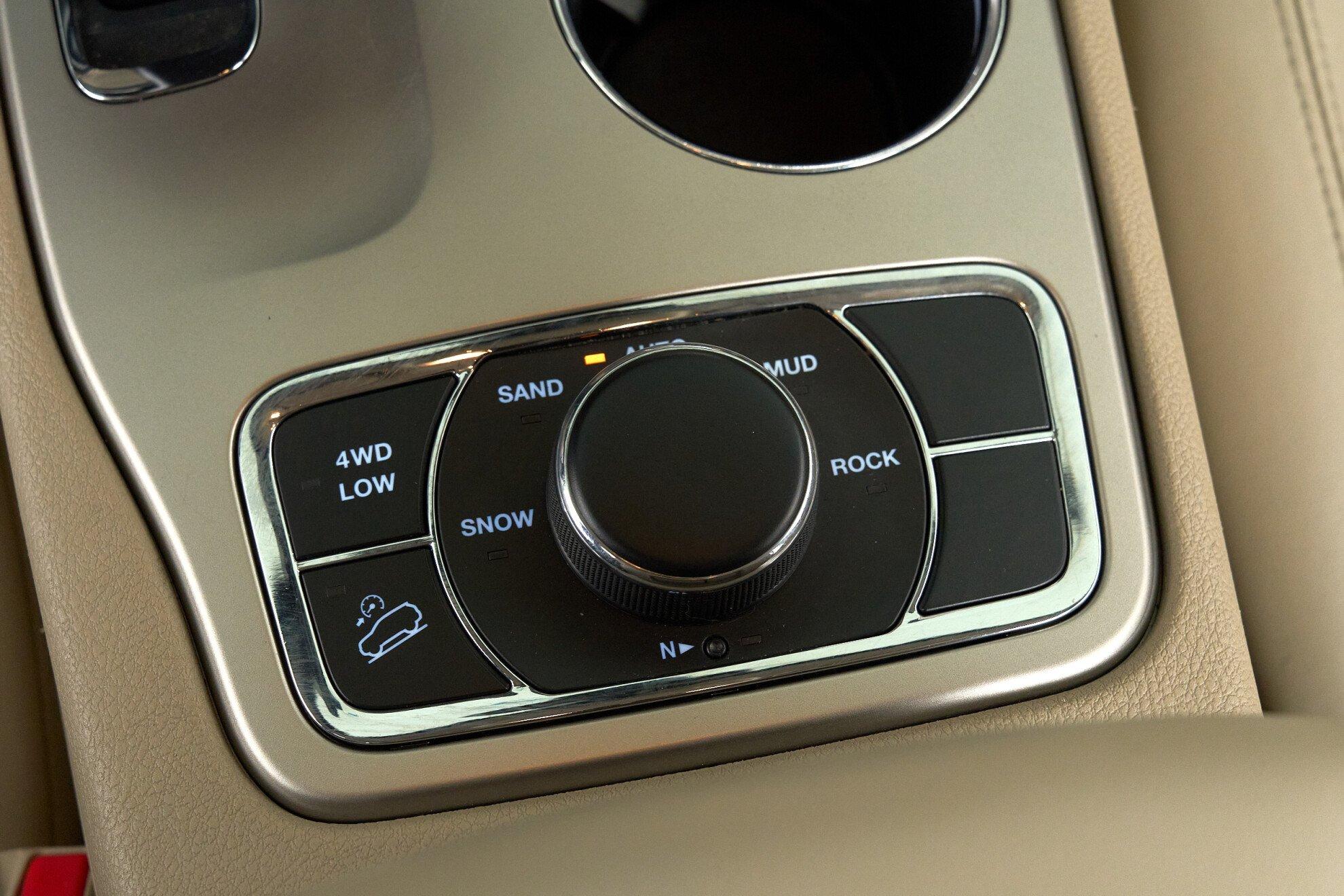 Jeep Grand Cherokee 2013, черный