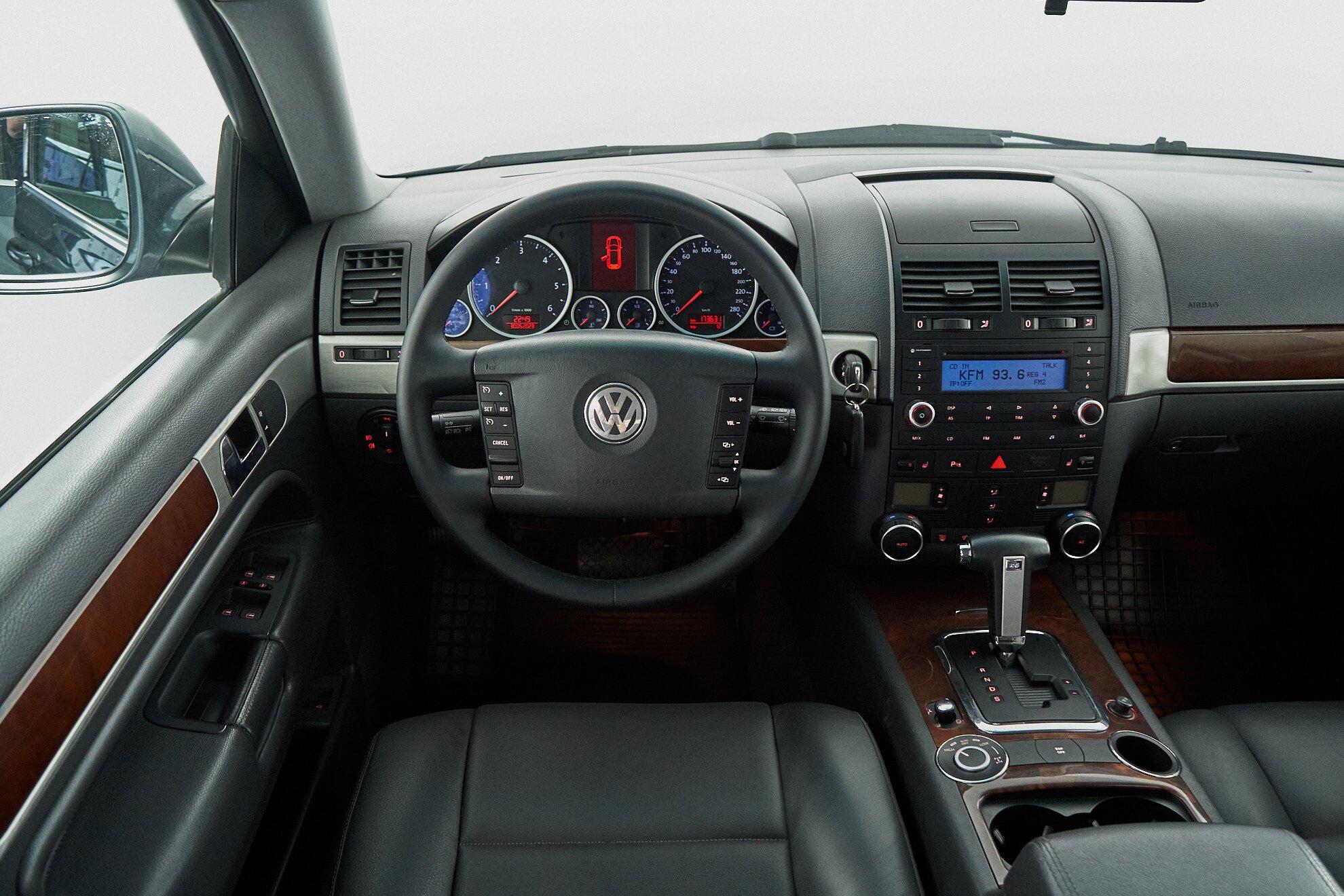 Volkswagen Touareg 2009, серый