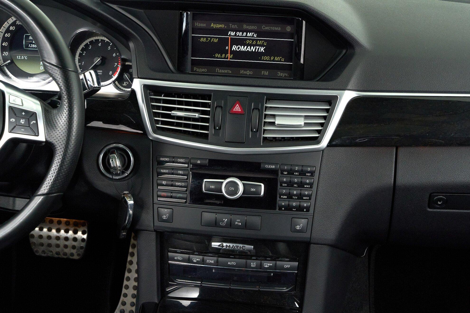 Mercedes-Benz E-Класс 2012, белый
