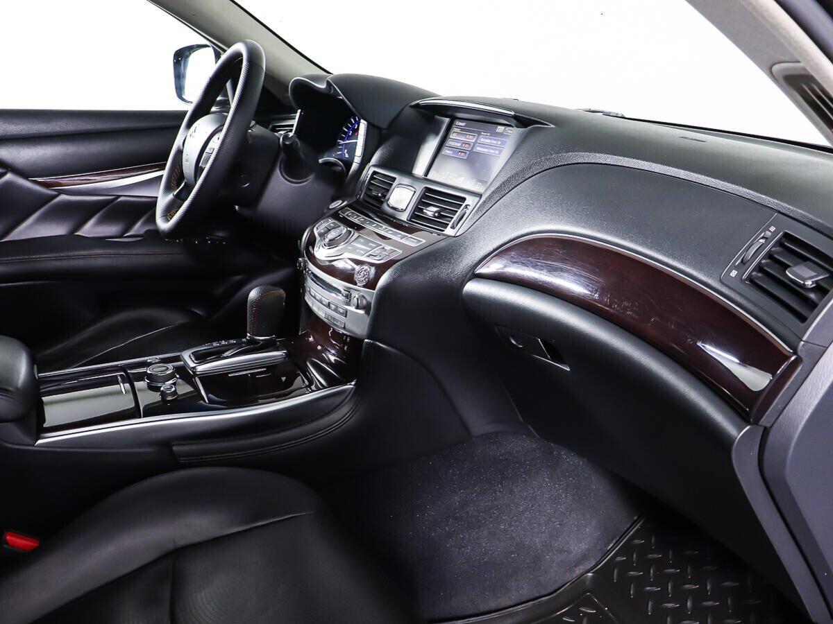 Infiniti M 2013, черный