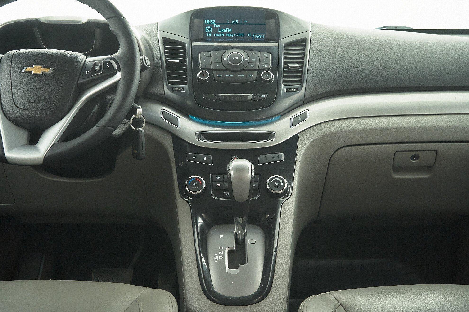 Chevrolet Orlando 2014, белый