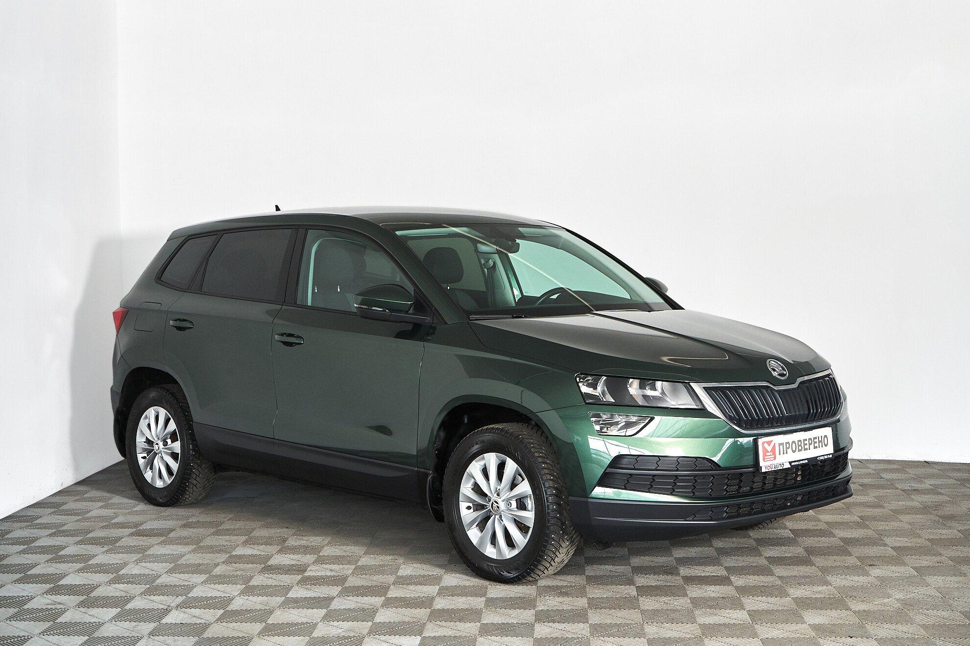 Skoda Karoq 2021, зеленый