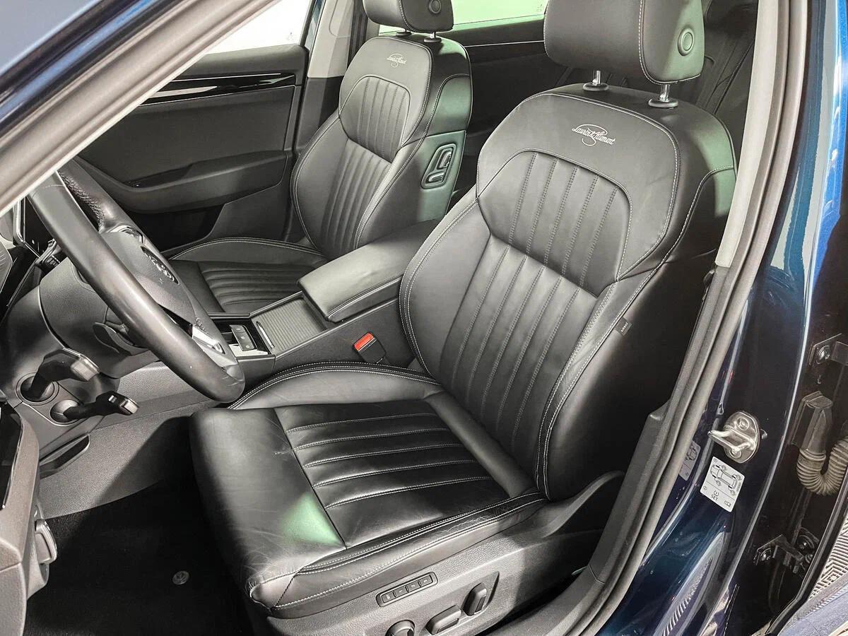 Skoda Superb 2021, синий