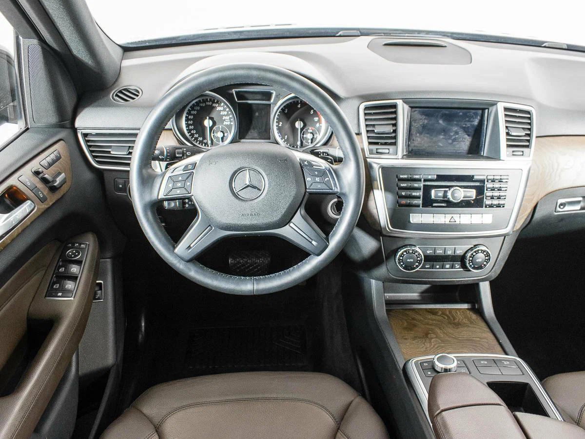 Mercedes-Benz M-Класс 2013, коричневый