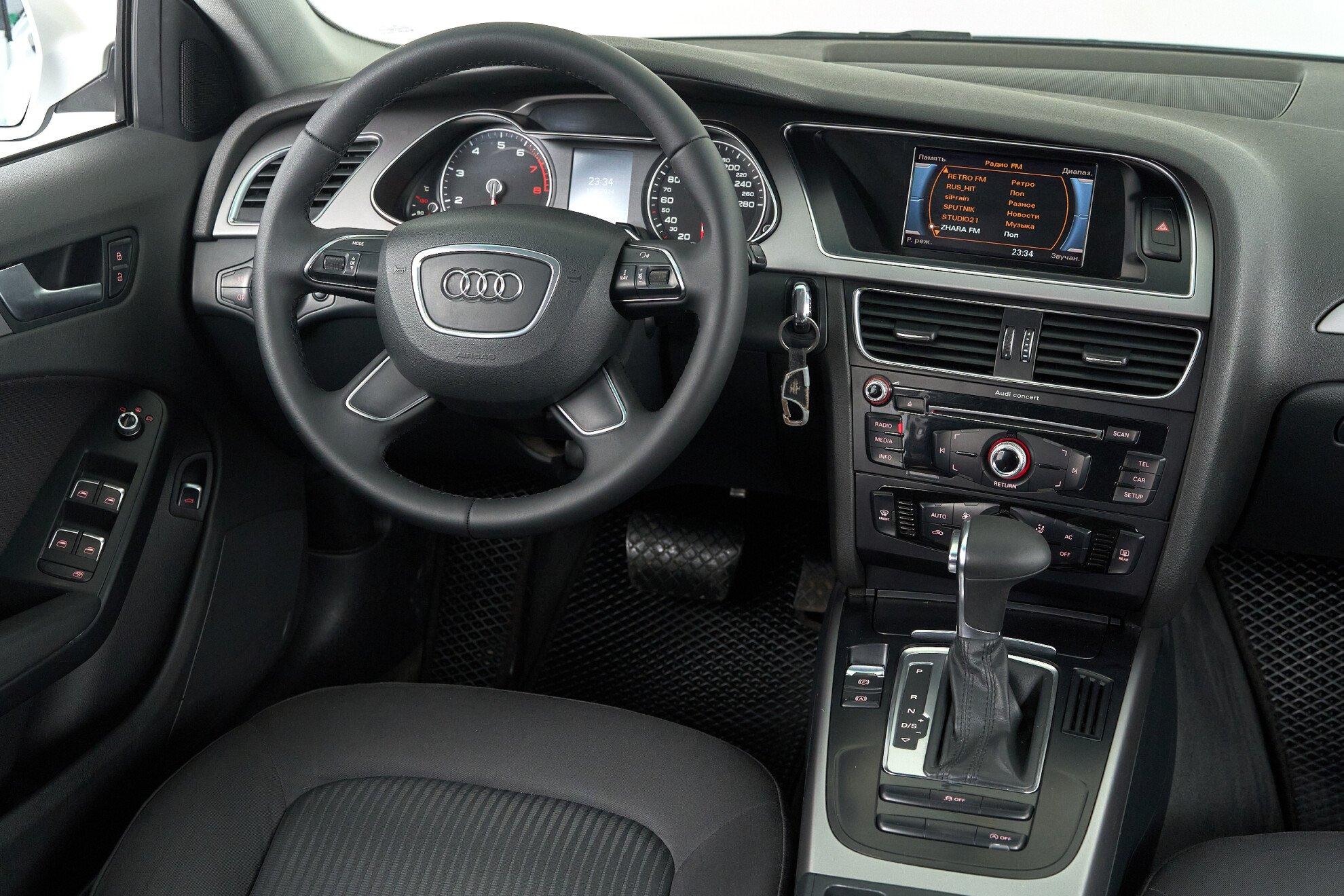 Audi A4 2012, белый
