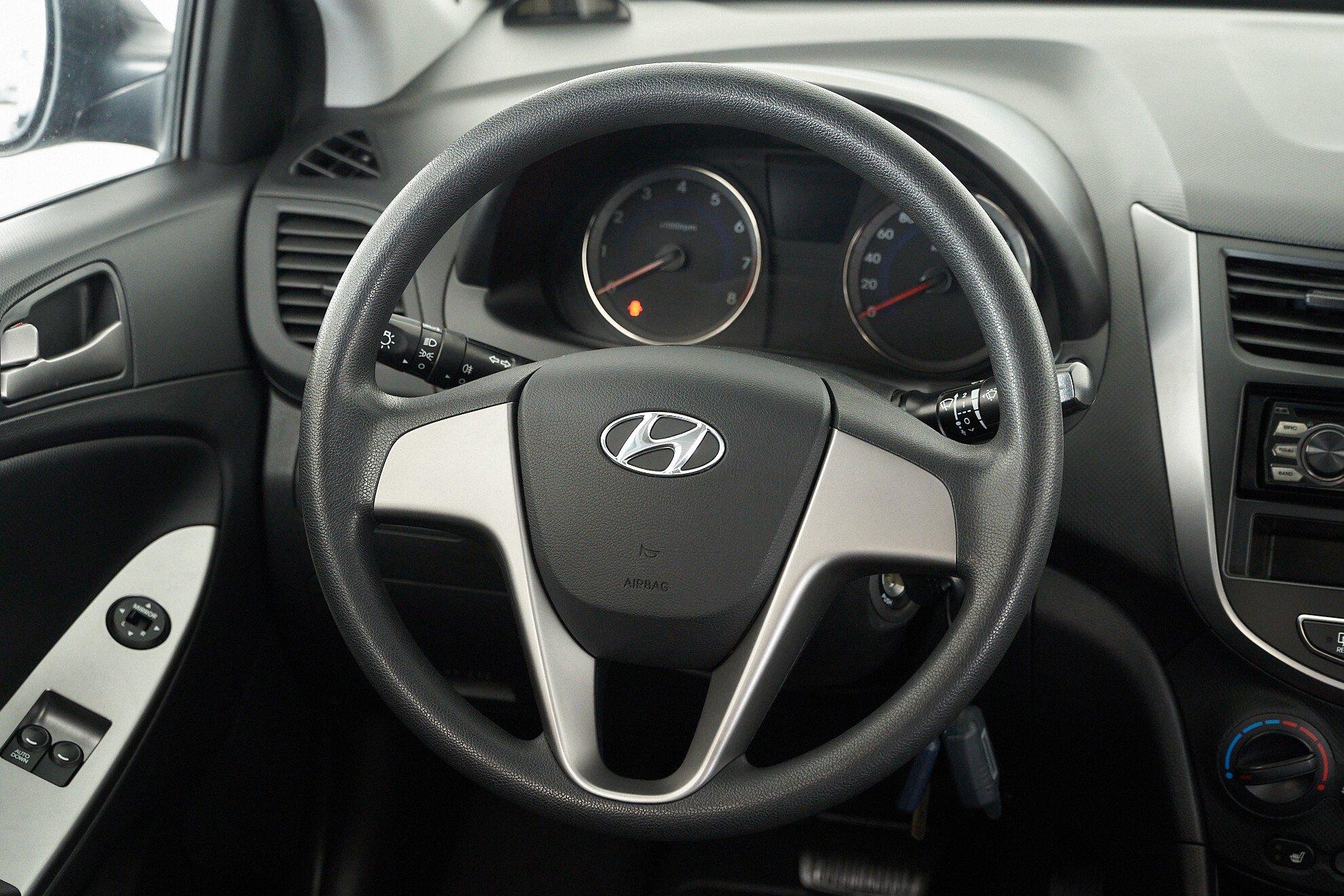 Hyundai Solaris 2016, черный