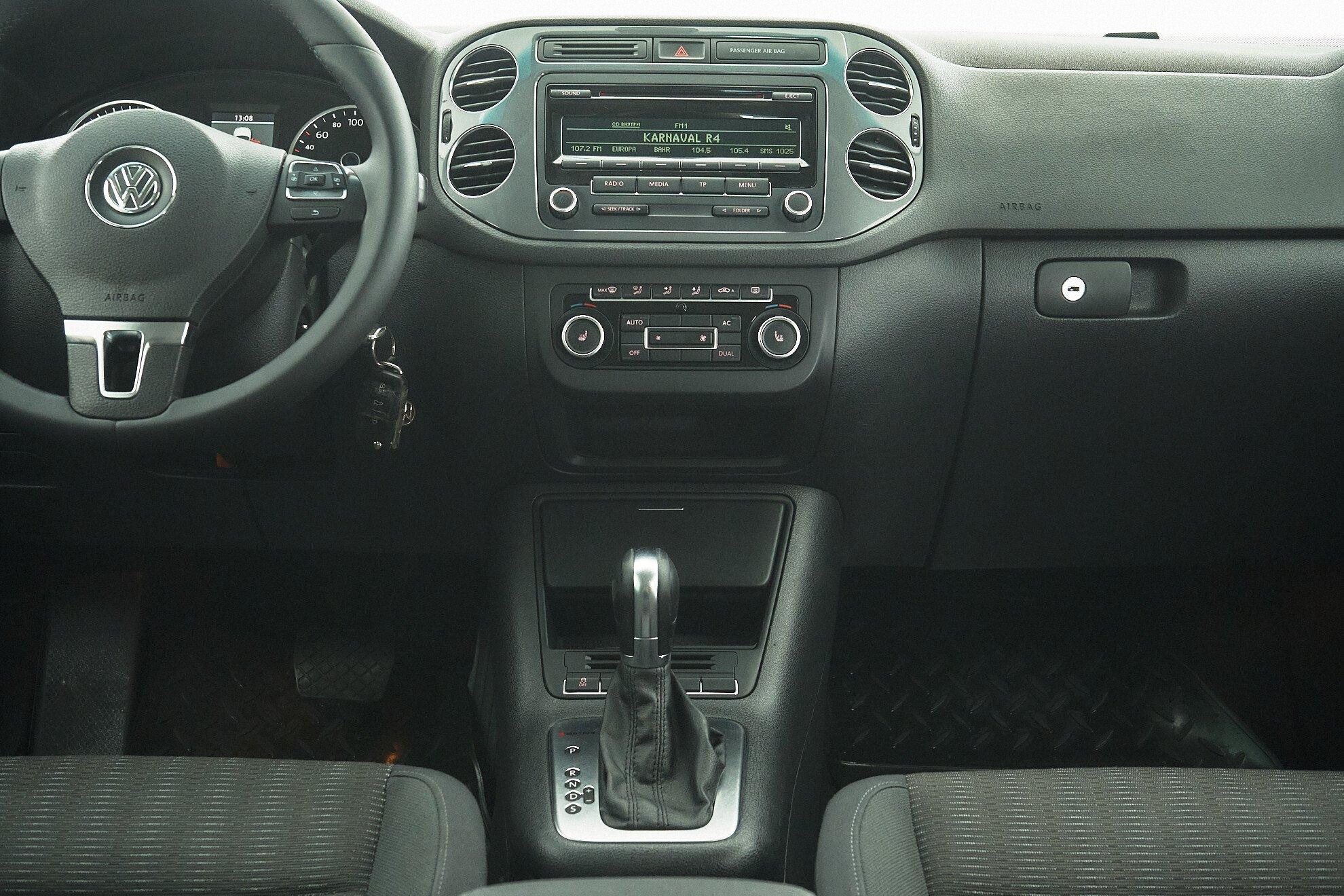 Volkswagen Tiguan 2014, серебряный