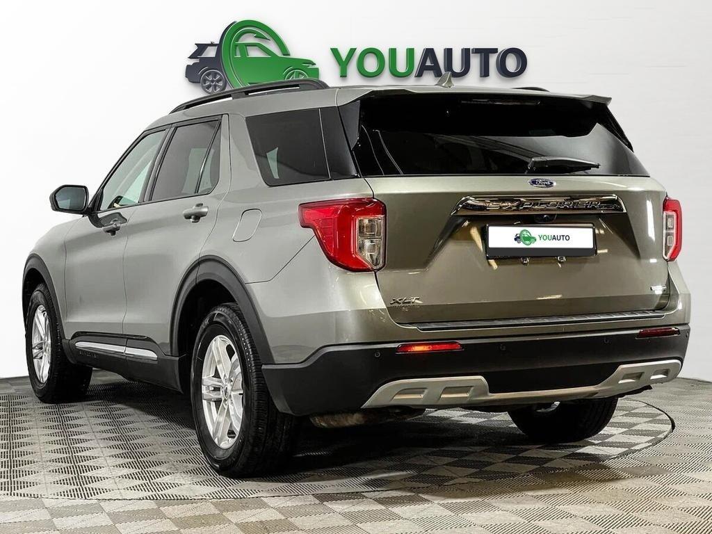 Ford Explorer 2022, серебряный
