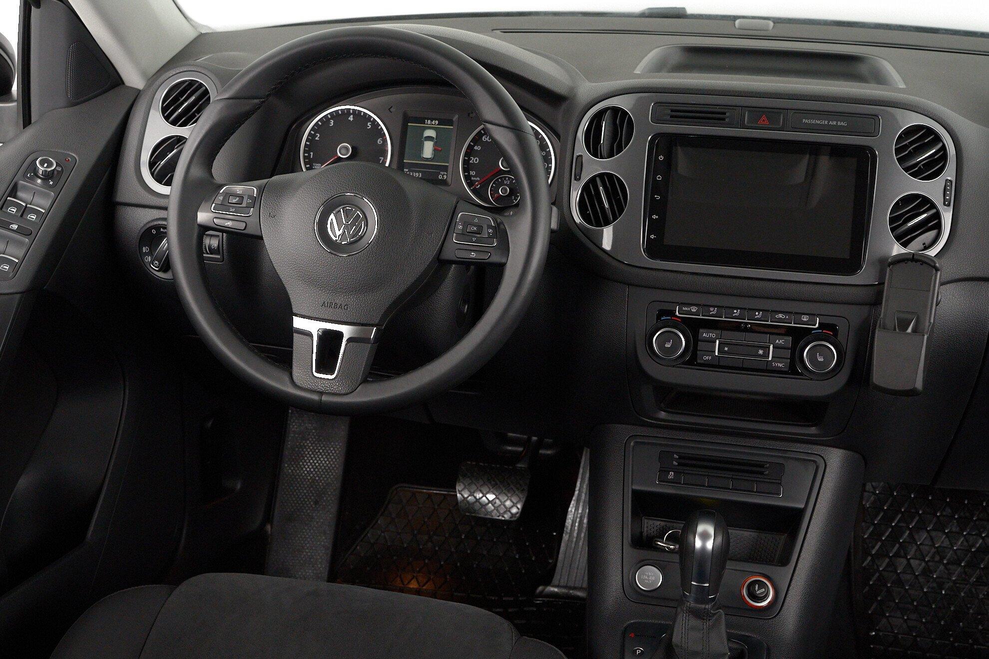 Volkswagen Tiguan 2012, черный