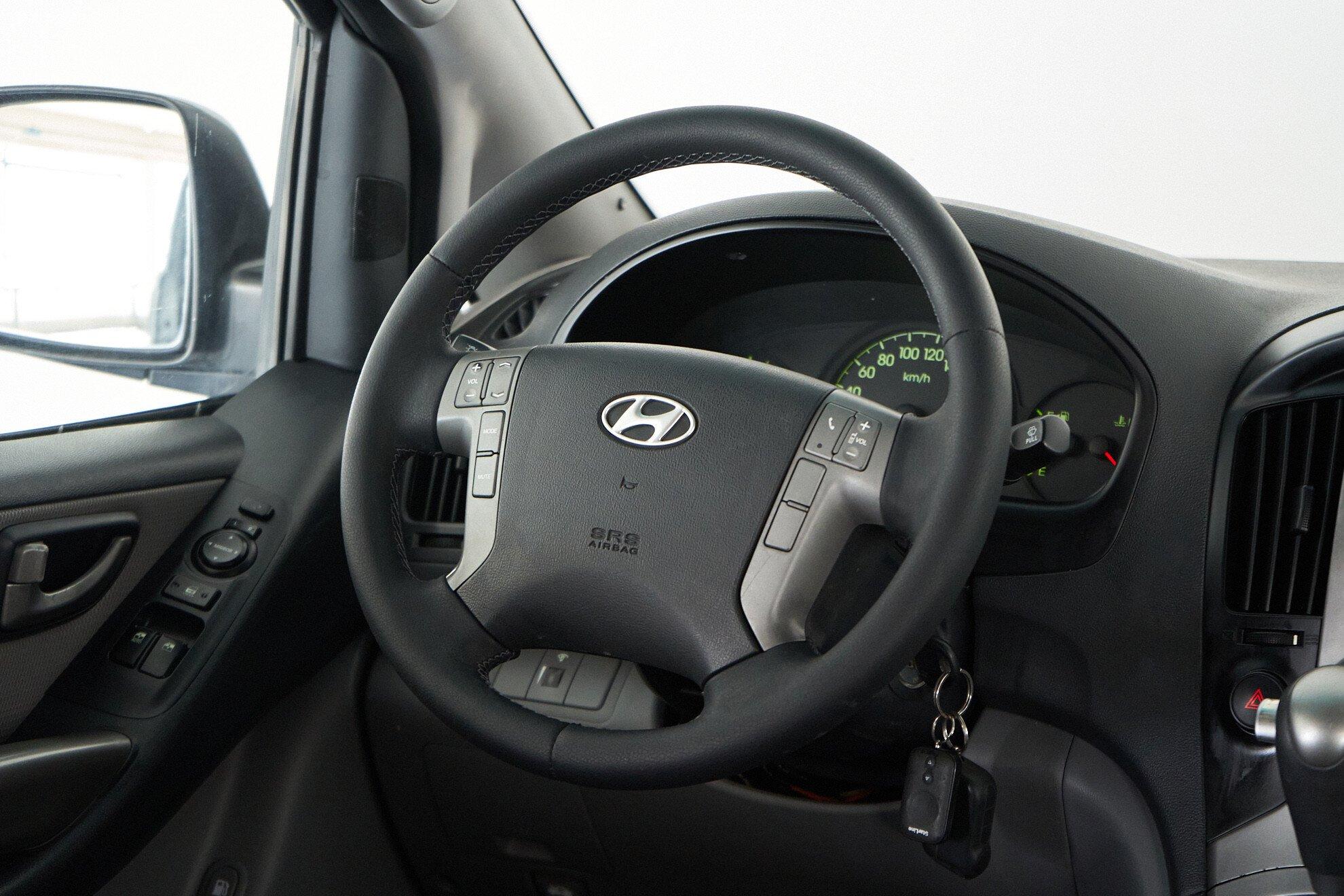 Hyundai Grand Starex 2008, серебряный