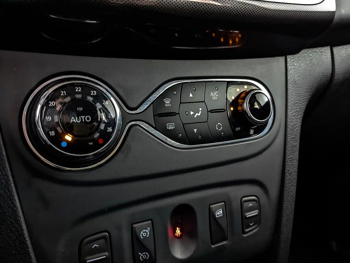 Renault Sandero 2019, красный