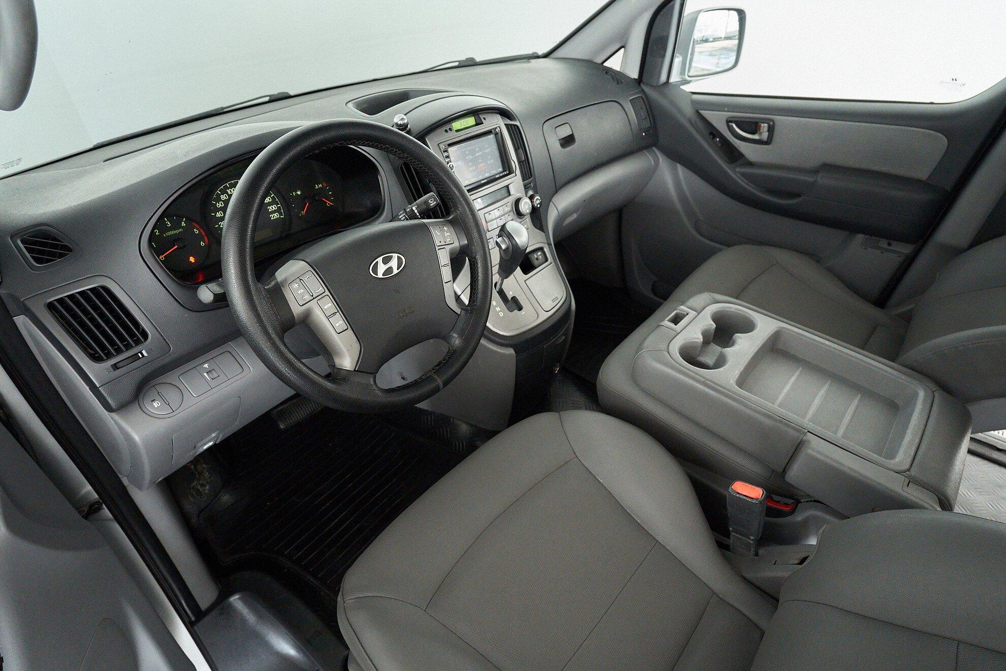 Hyundai Grand Starex 2012, серый