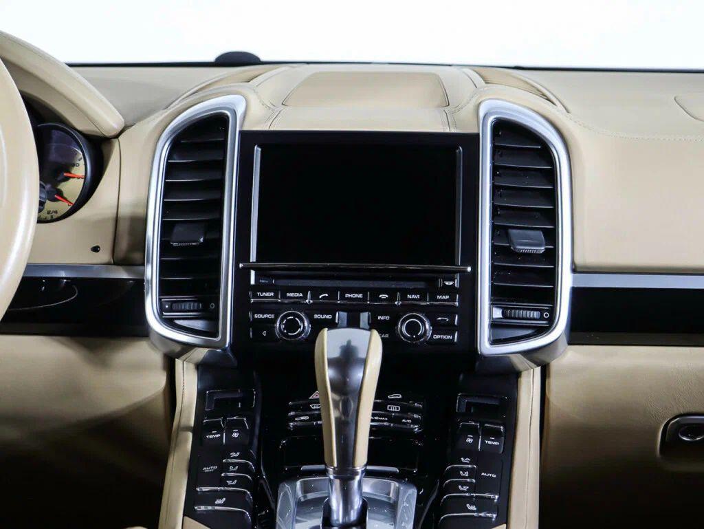 Porsche Cayenne 2018, белый