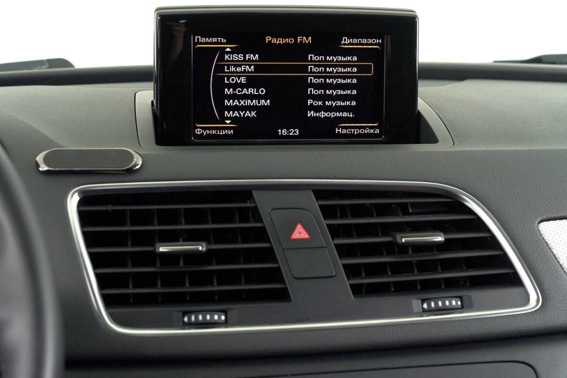 Audi Q3 2012, белый