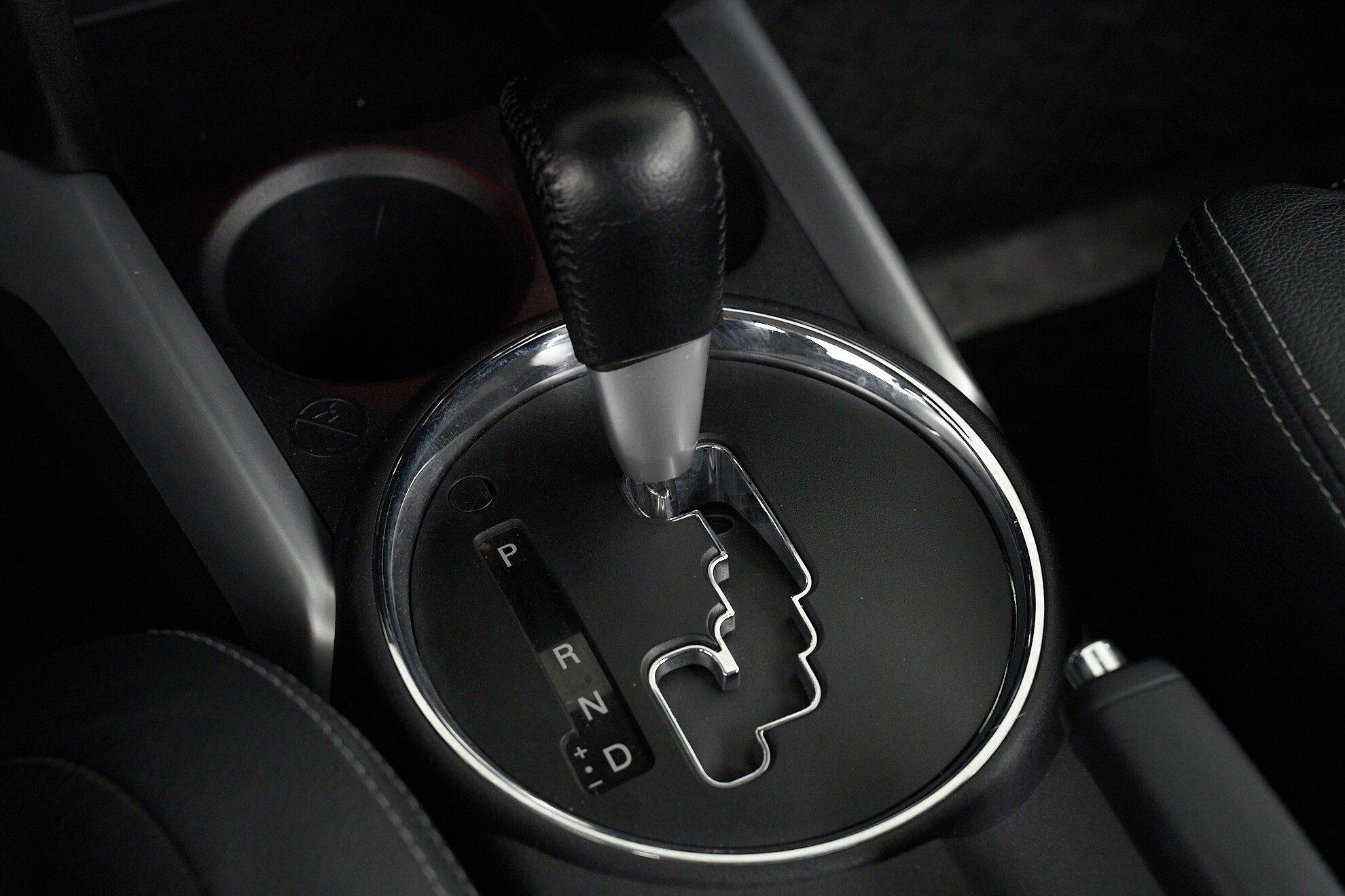 Mitsubishi ASX 2012, белый