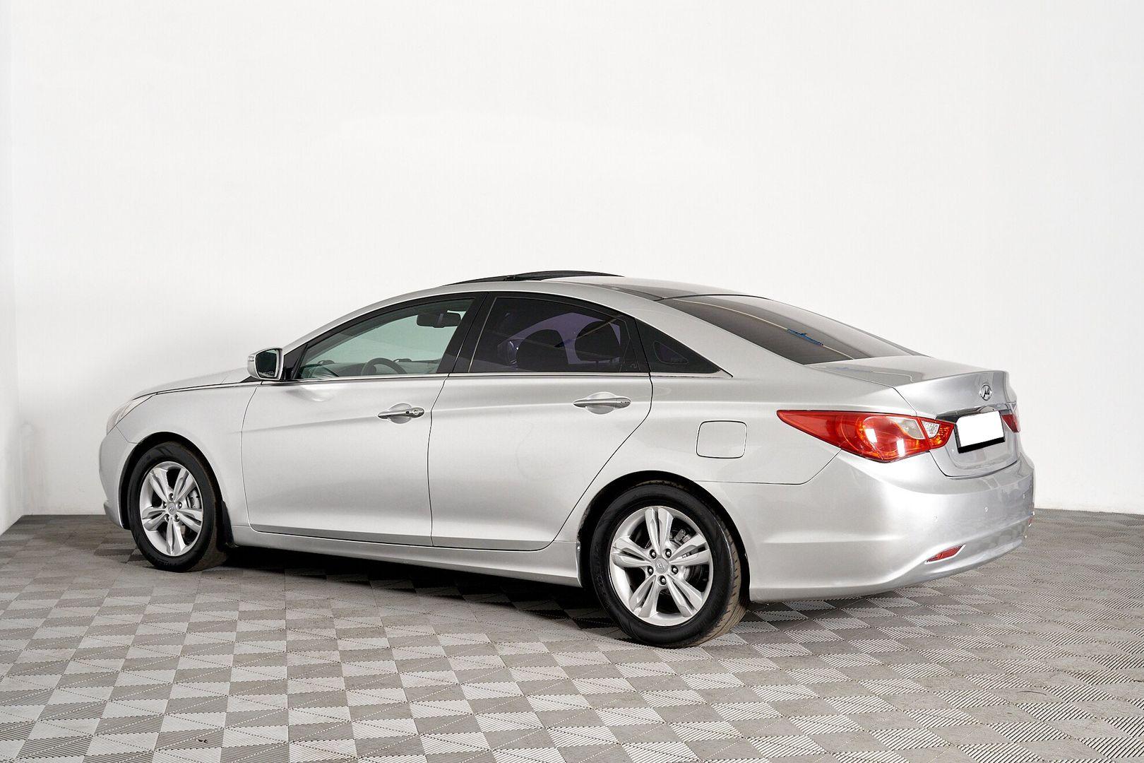 Hyundai Sonata 2011, серебряный