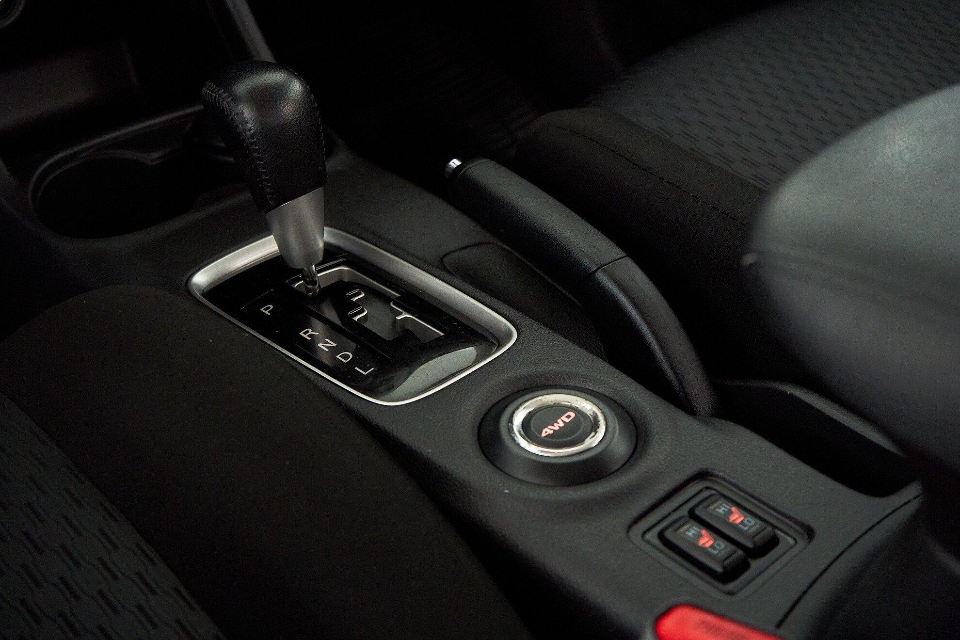 Mitsubishi Outlander 2013, белый