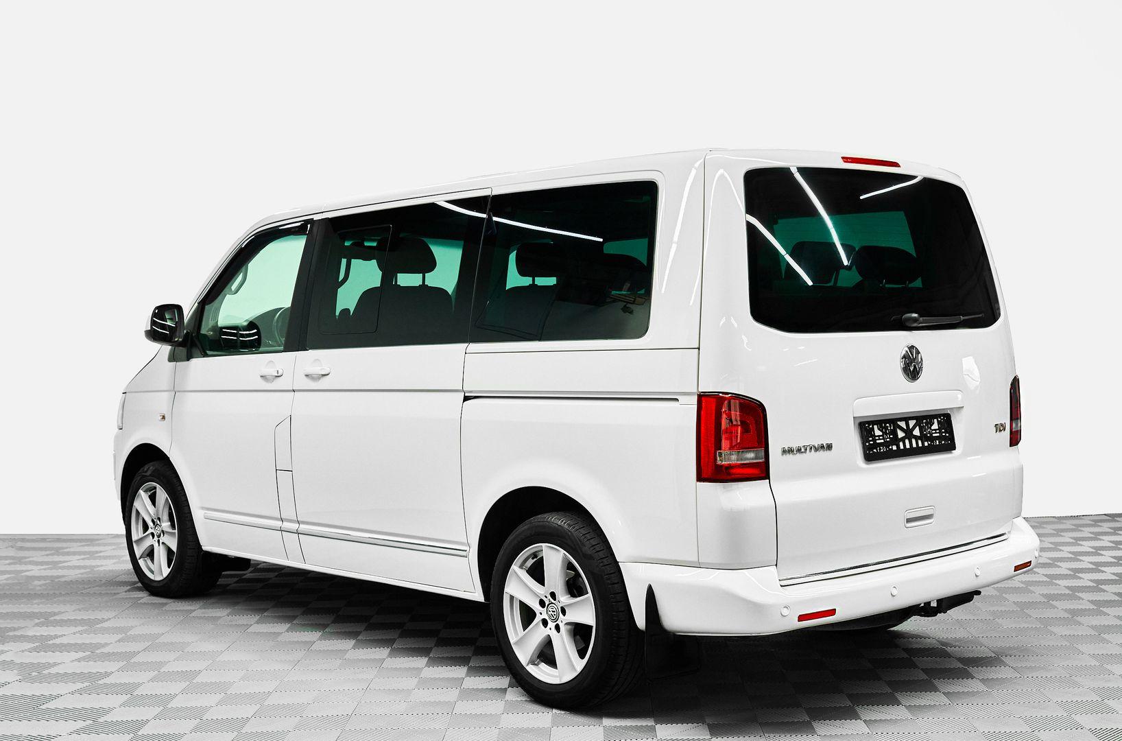 Volkswagen Multivan 2011, белый