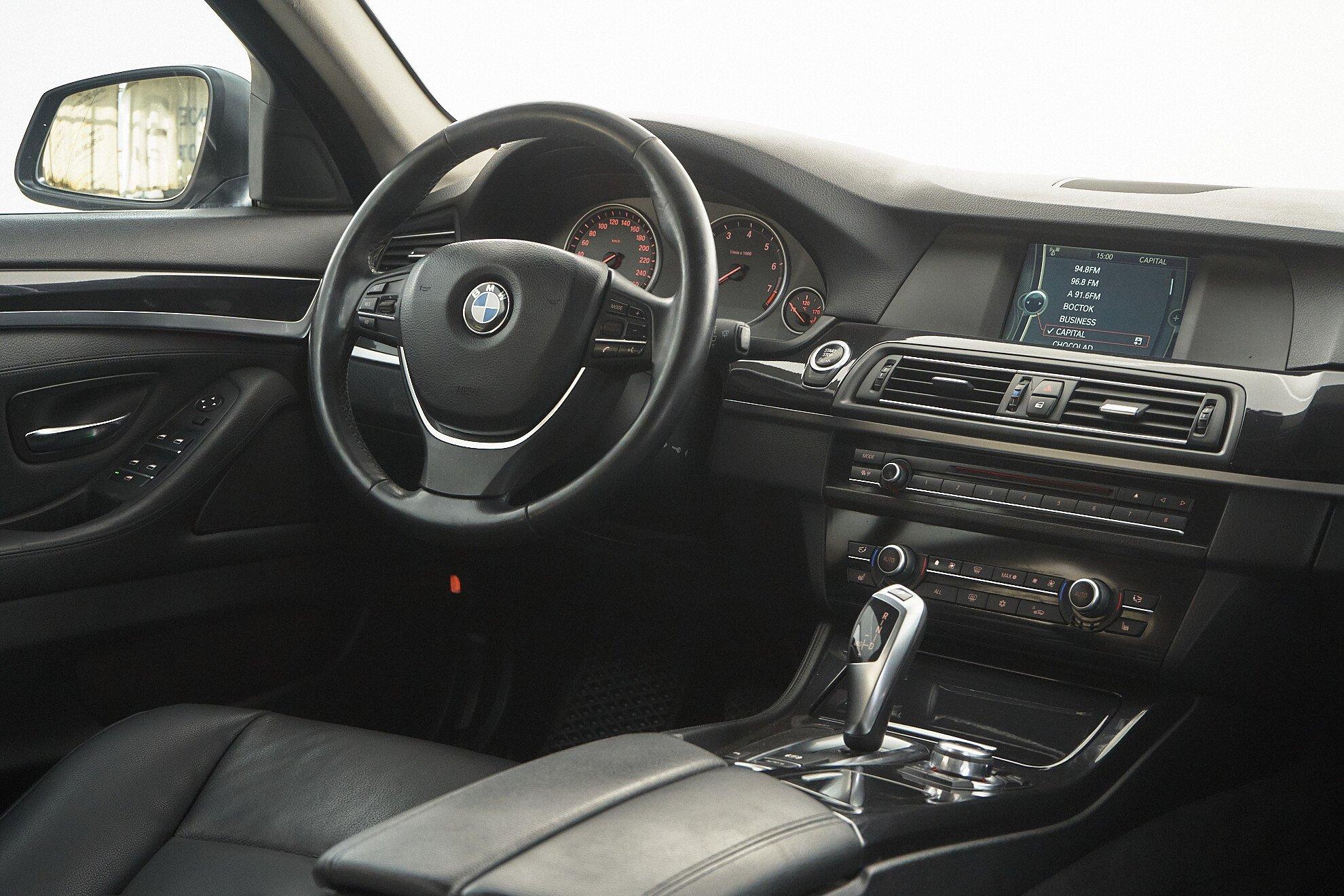 BMW 5 серии 2011, коричневый