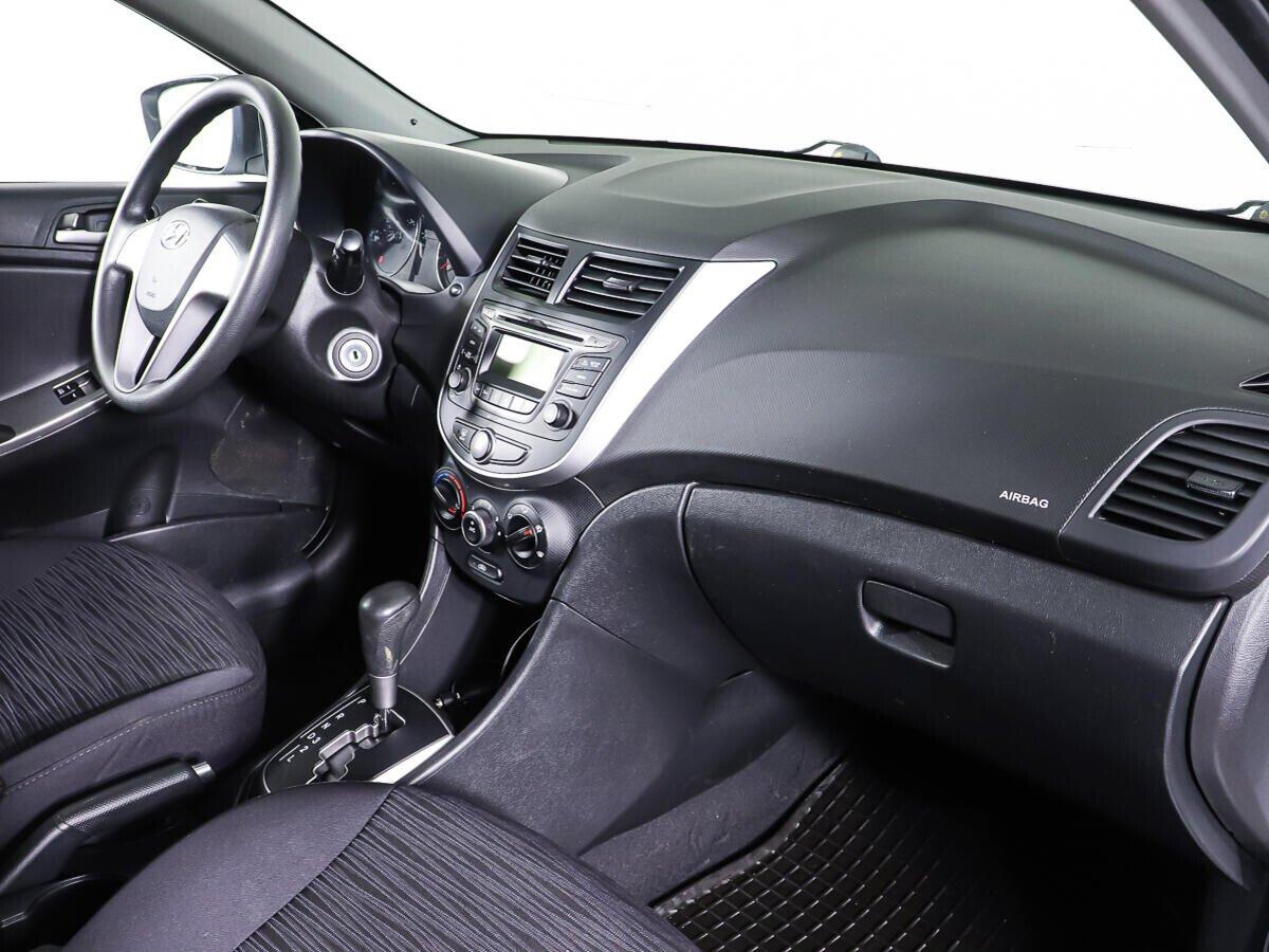 Hyundai Solaris 2016, белый