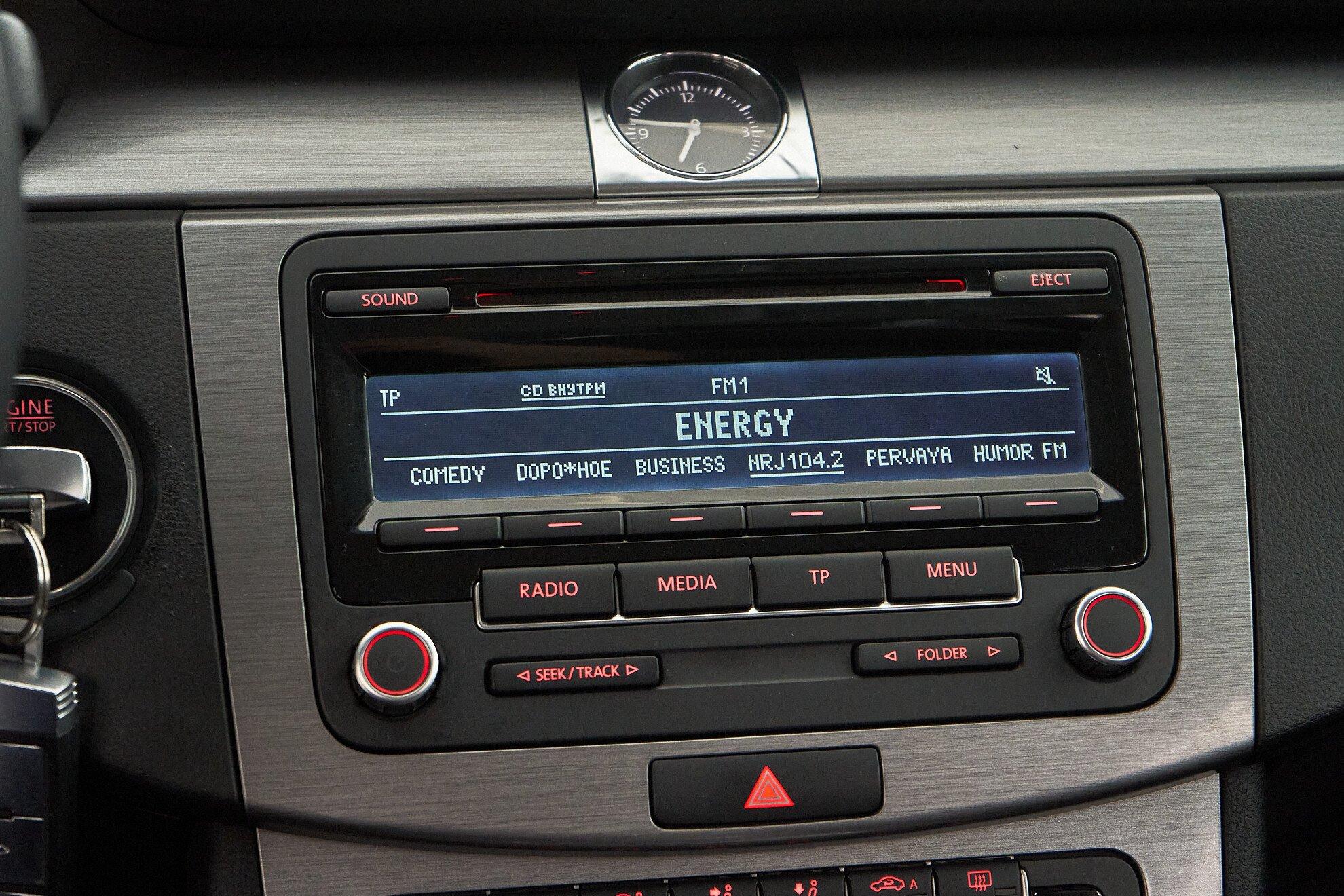 Volkswagen Passat 2011, серый
