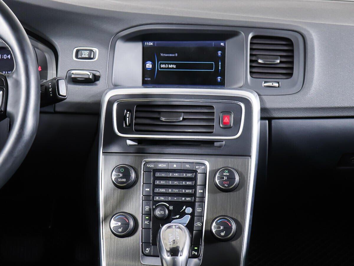 Volvo S60 2013, белый