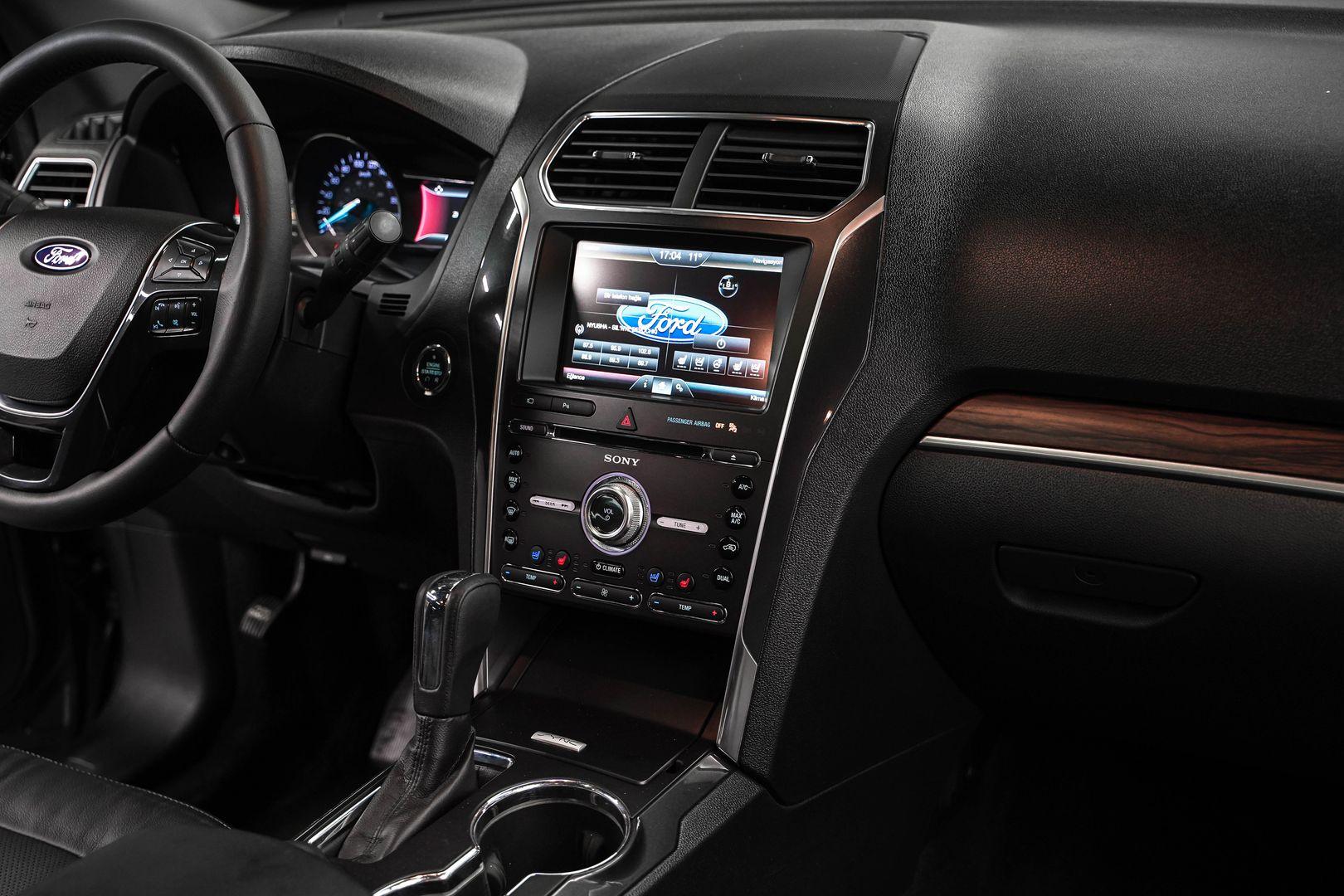 Ford Explorer 2016, серый