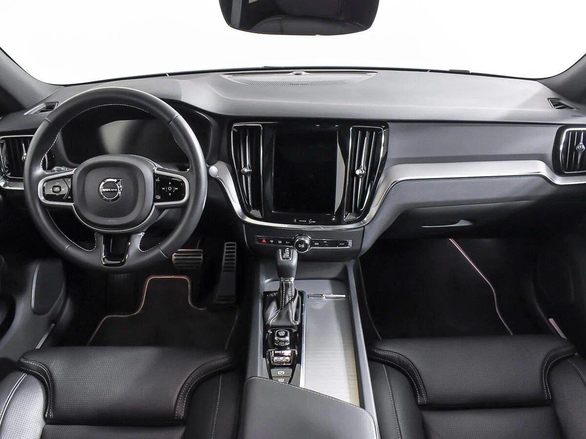 Volvo S60 2022, белый