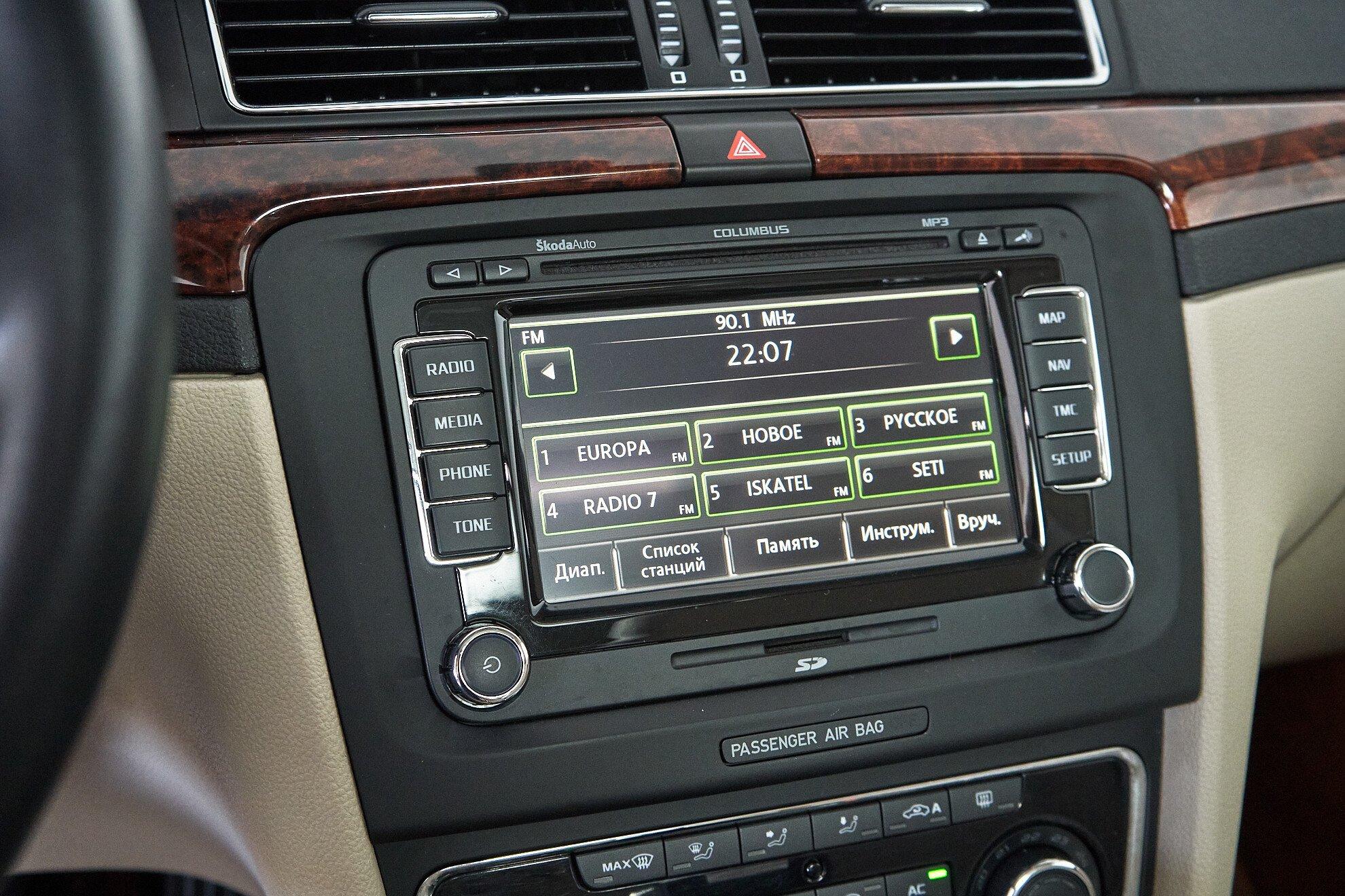 Skoda Superb 2011, голубой