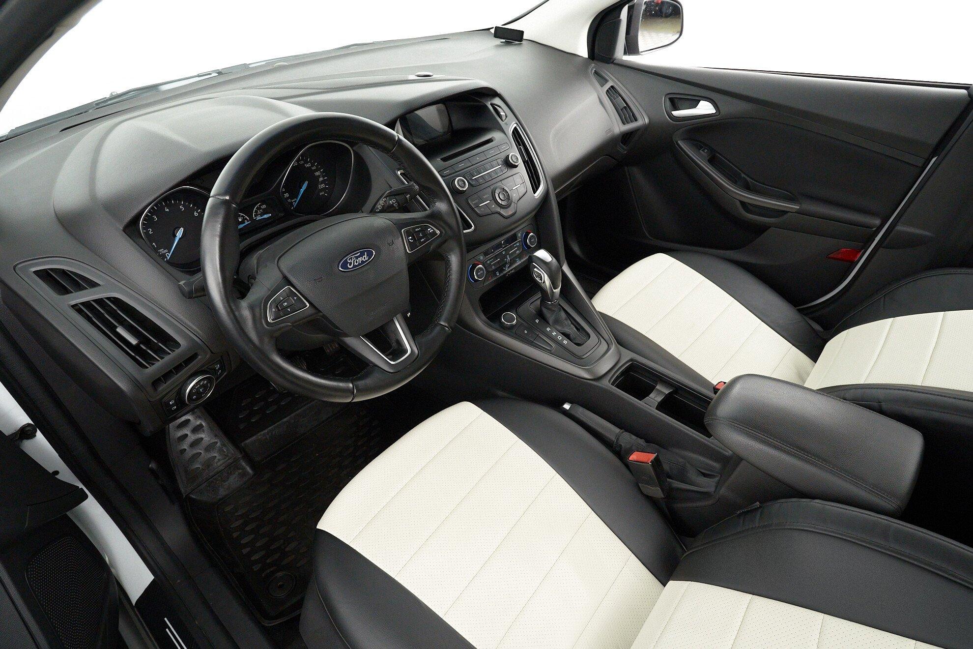 Ford Focus 2018, белый