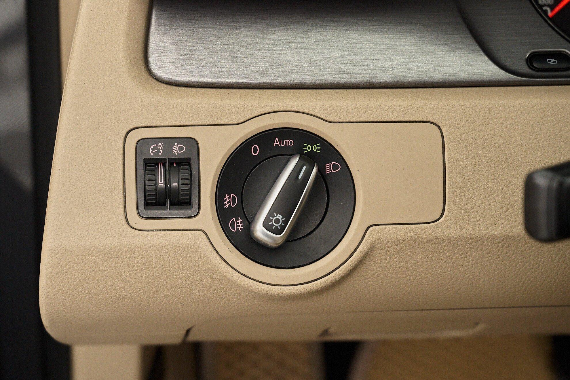 Volkswagen Passat 2012, серый