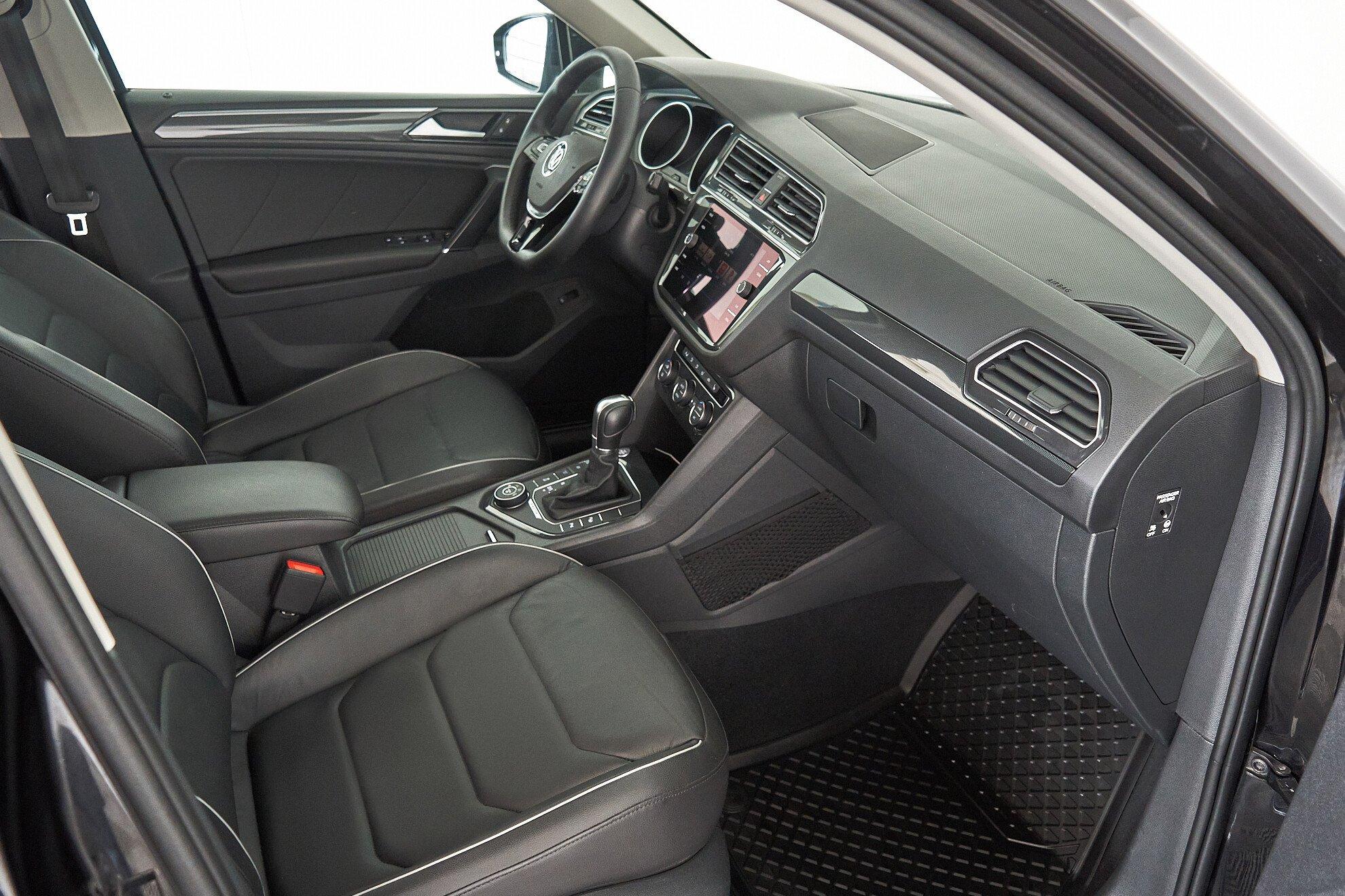 Volkswagen Tiguan 2017, черный
