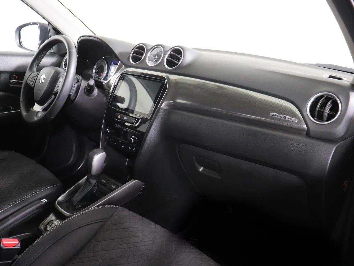 Suzuki Vitara 2021, серый