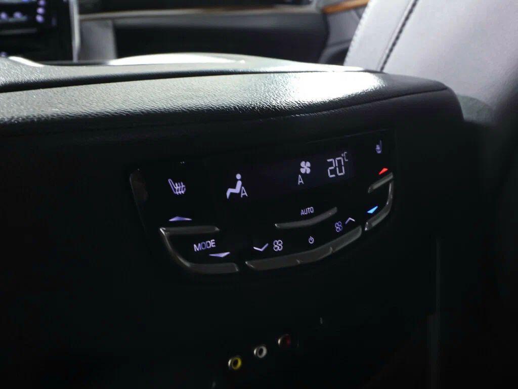 Cadillac Escalade 2018, серый