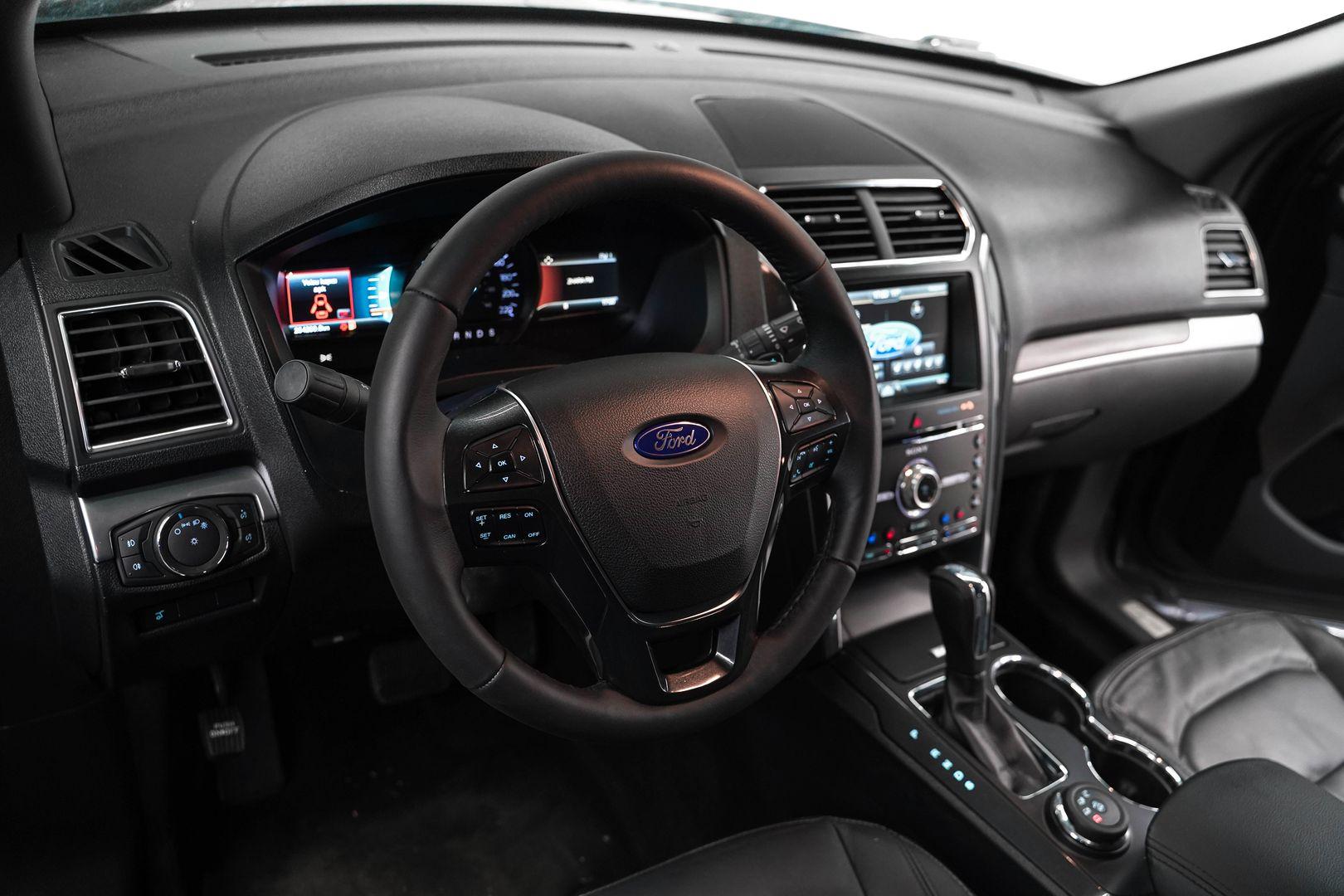 Ford Explorer 2016, серый