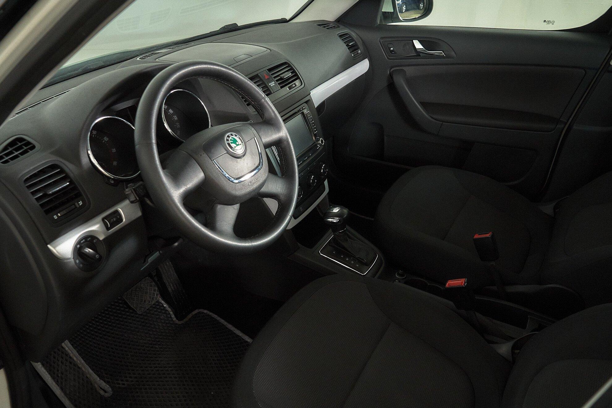 Skoda Yeti 2014, белый