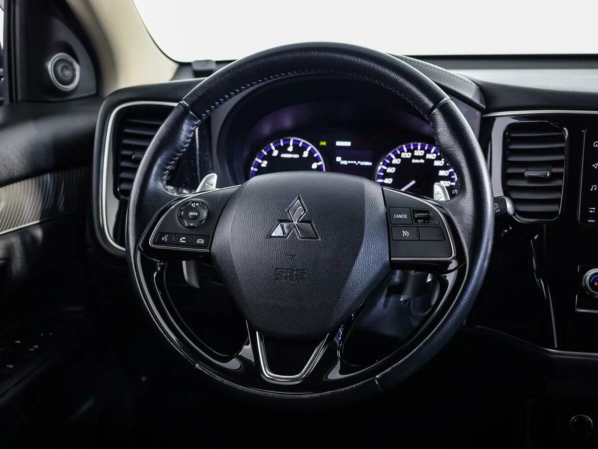 Mitsubishi Outlander 2019, черный